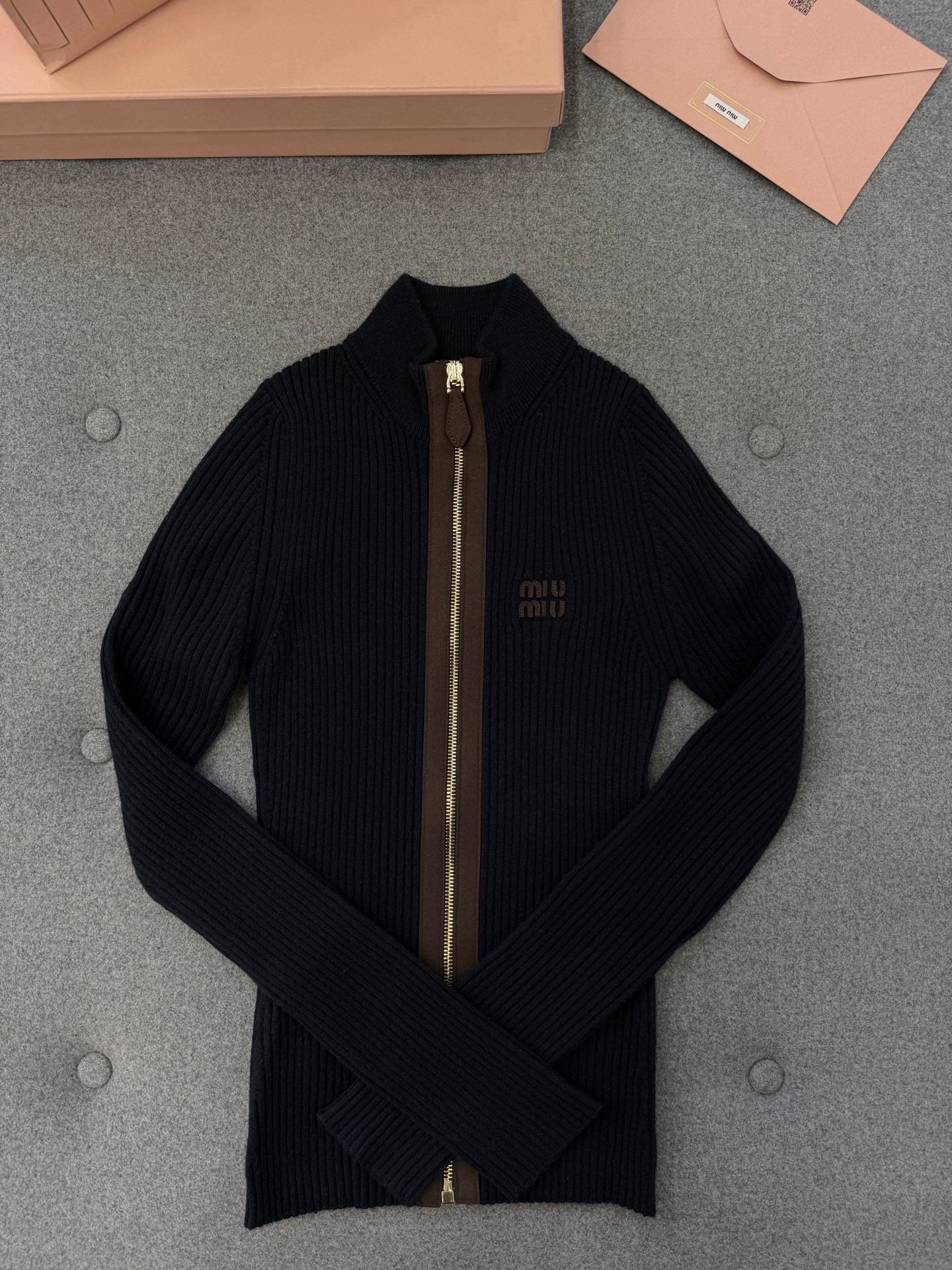 미우미우 캐시미어 가죽 지퍼 가디건