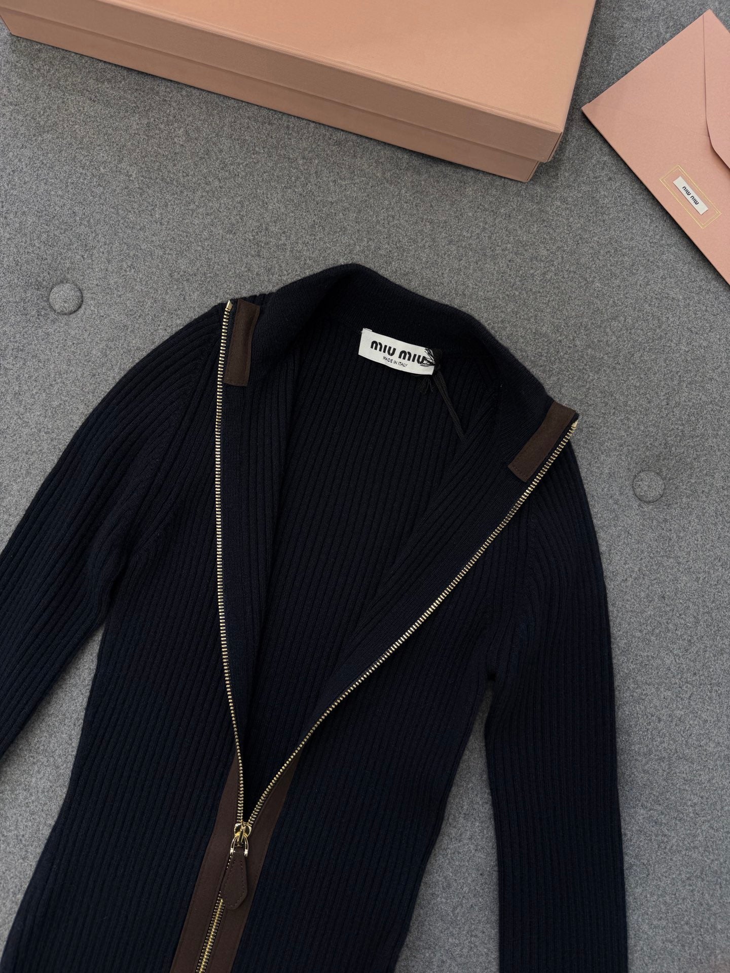 미우미우 캐시미어 가죽 지퍼 가디건