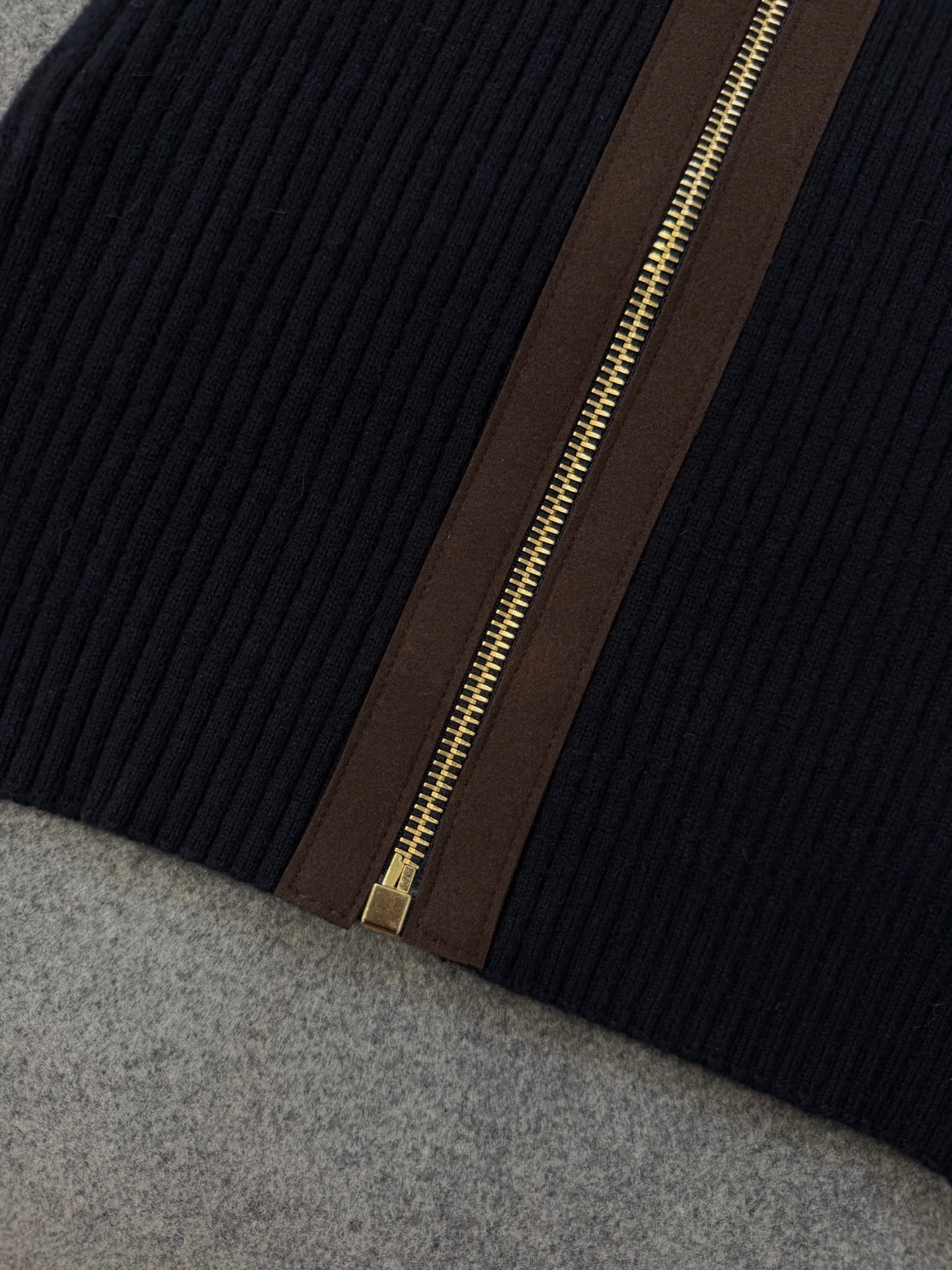 미우미우 캐시미어 가죽 지퍼 가디건