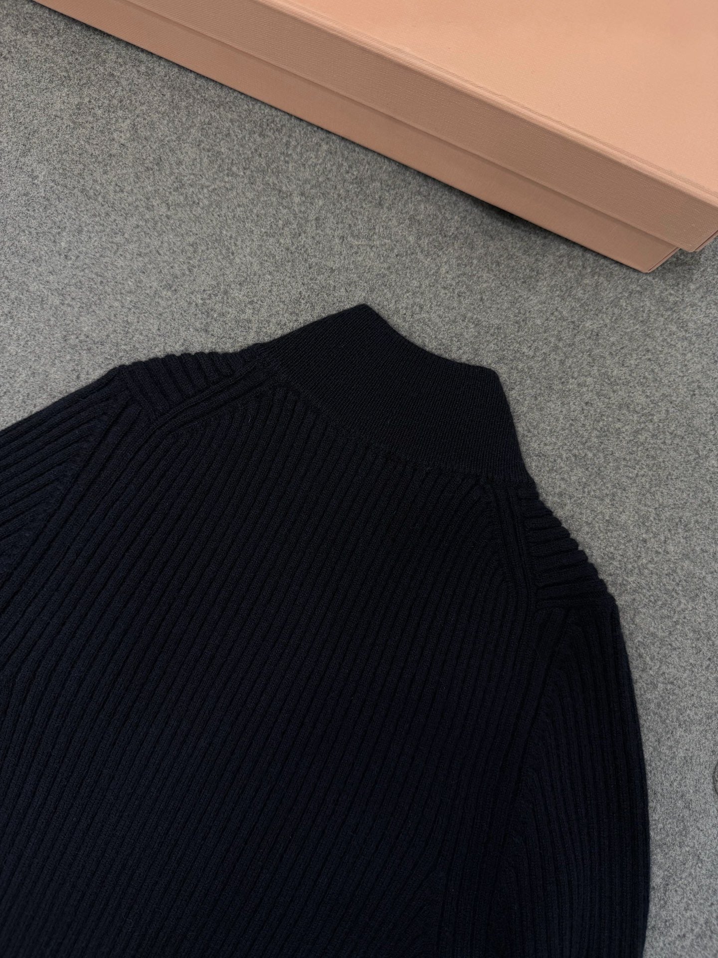 미우미우 캐시미어 가죽 지퍼 가디건