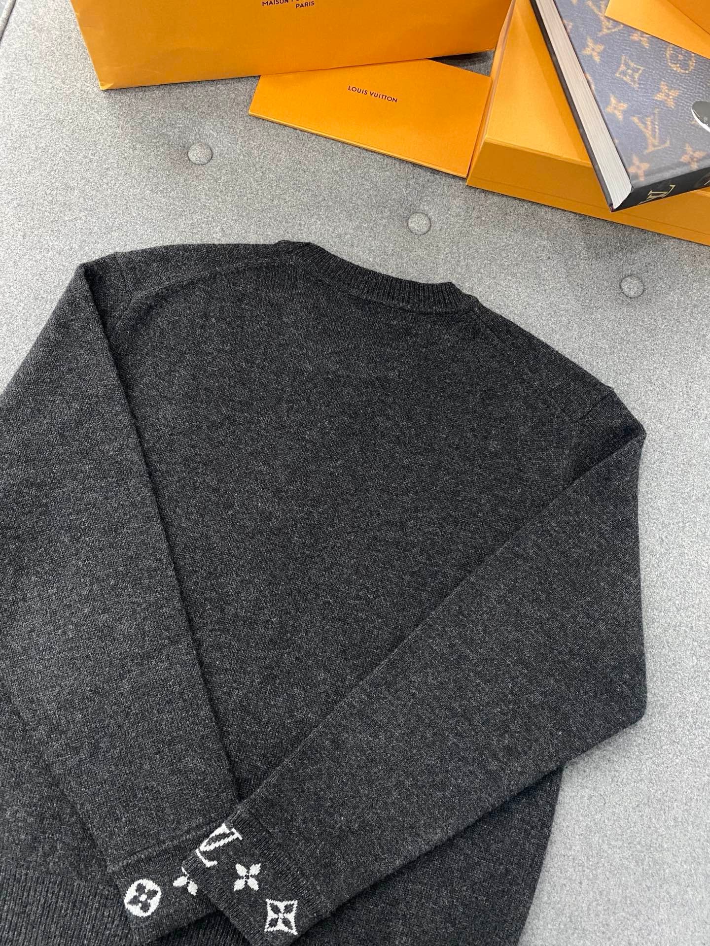 루이비통 캐시미어 풀오버
