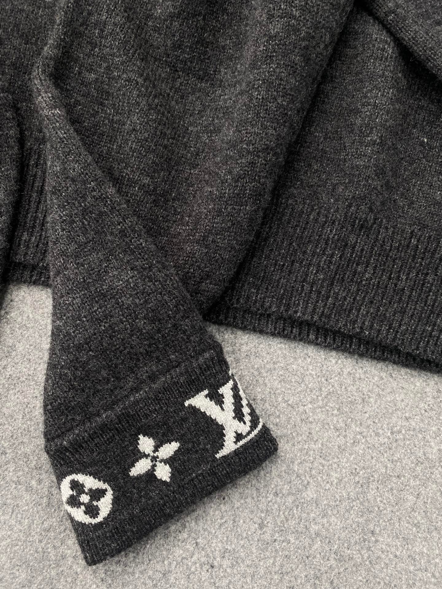 루이비통 캐시미어 풀오버