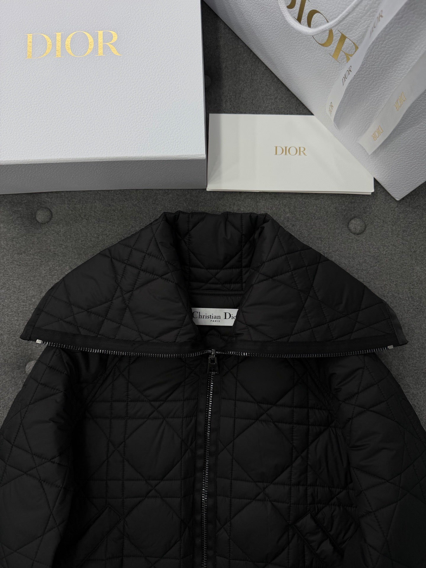 디올 블랙 퀼트 테크니컬 태피터 오버사이즈 칼라 매크로 까나쥬 자켓