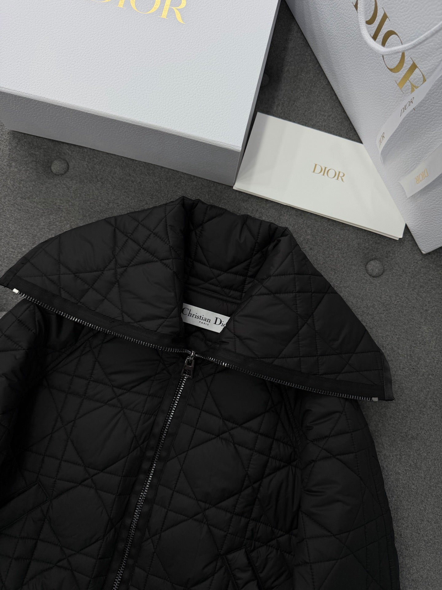 디올 블랙 퀼트 테크니컬 태피터 오버사이즈 칼라 매크로 까나쥬 자켓