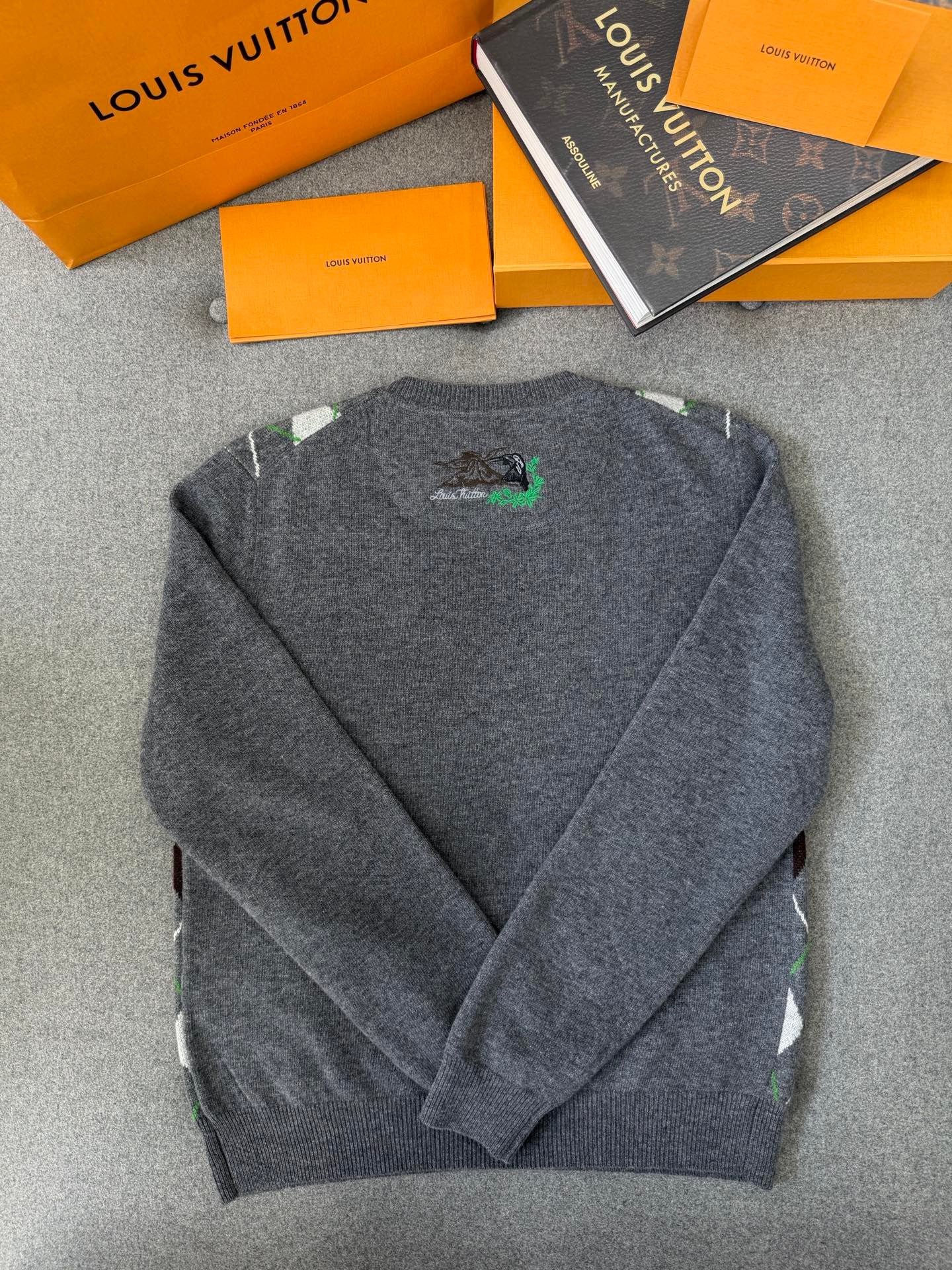 루이비통 아가일 크루넥 니트