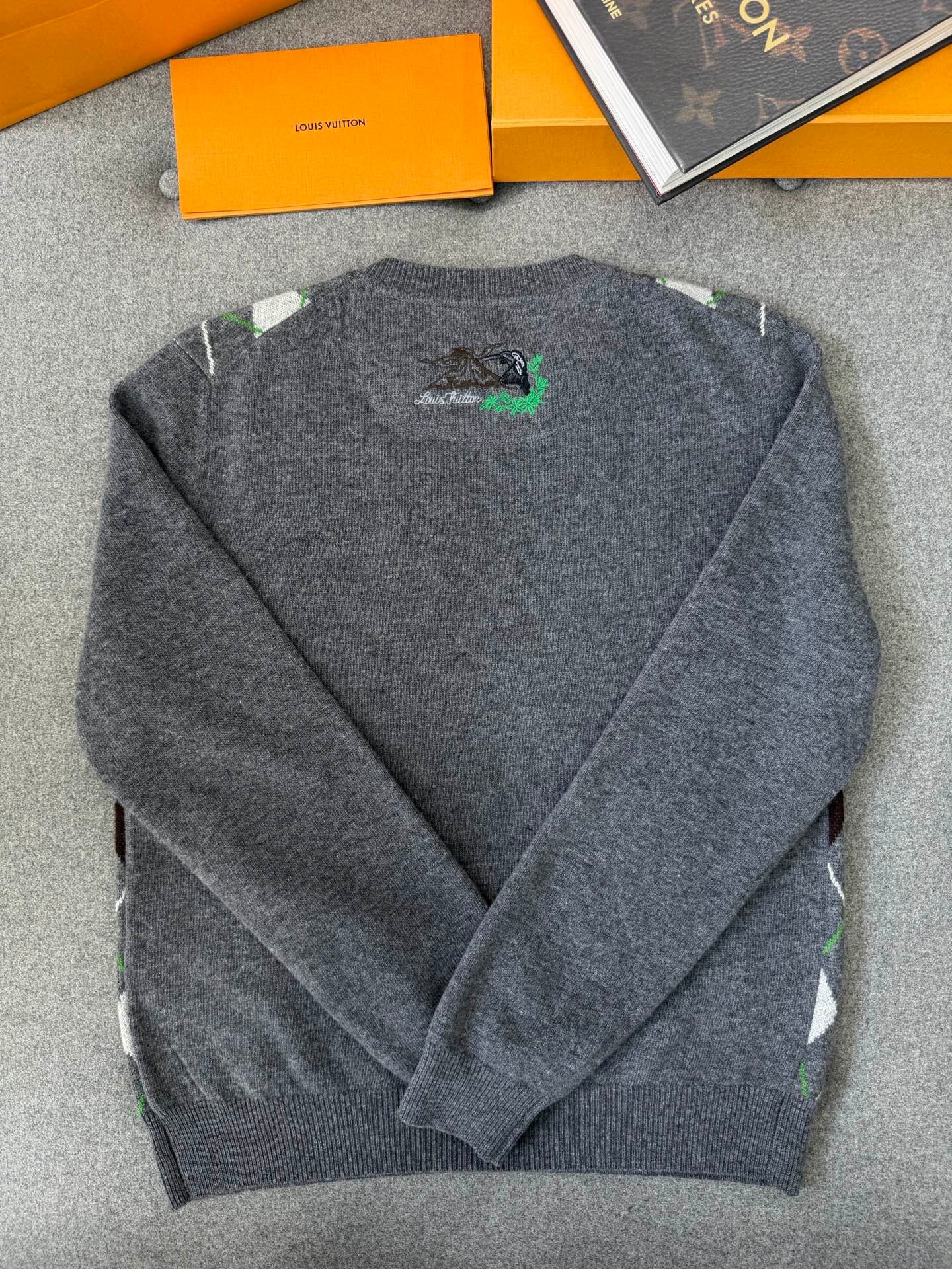 루이비통 아가일 크루넥 니트