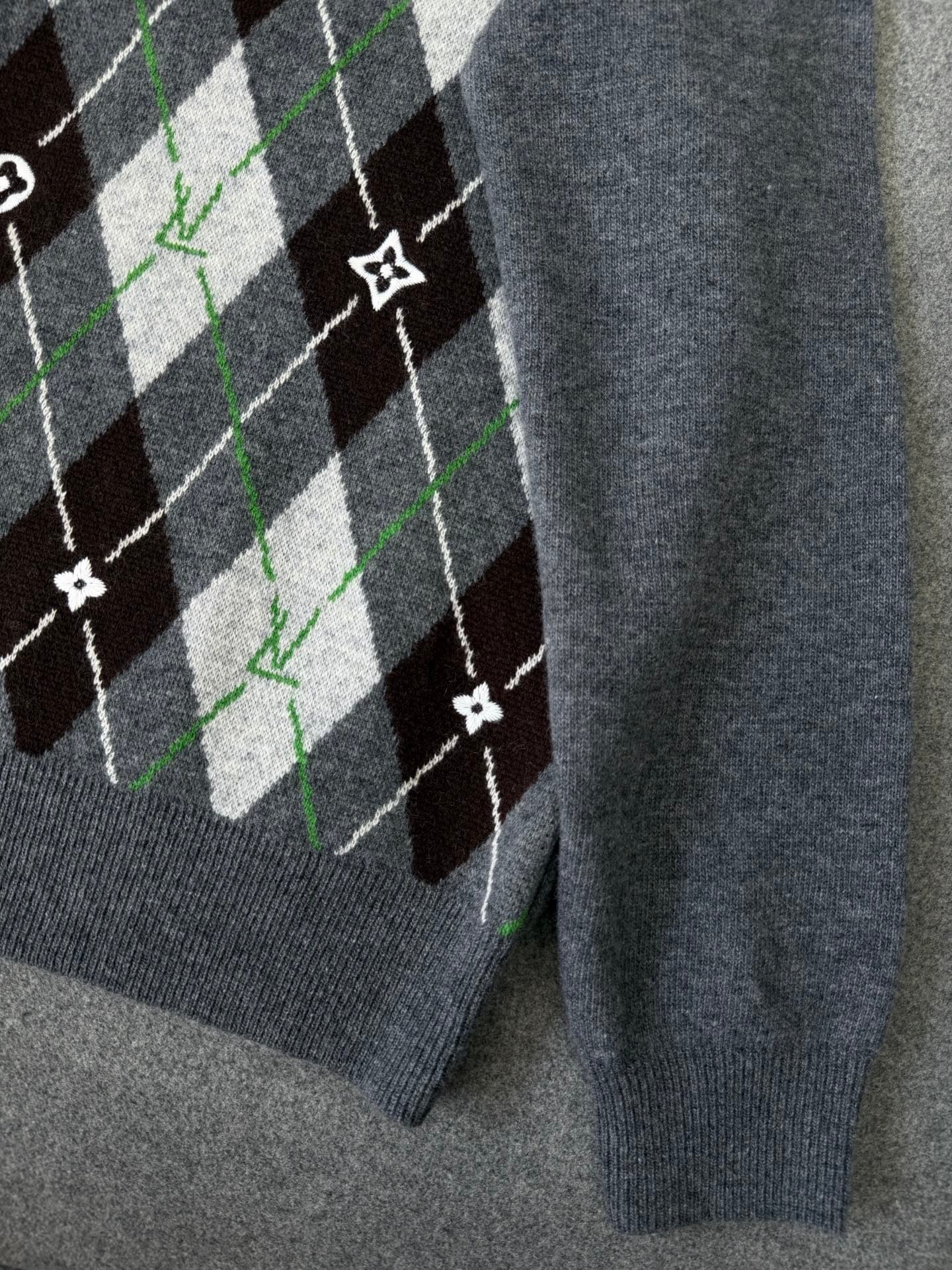 루이비통 아가일 크루넥 니트