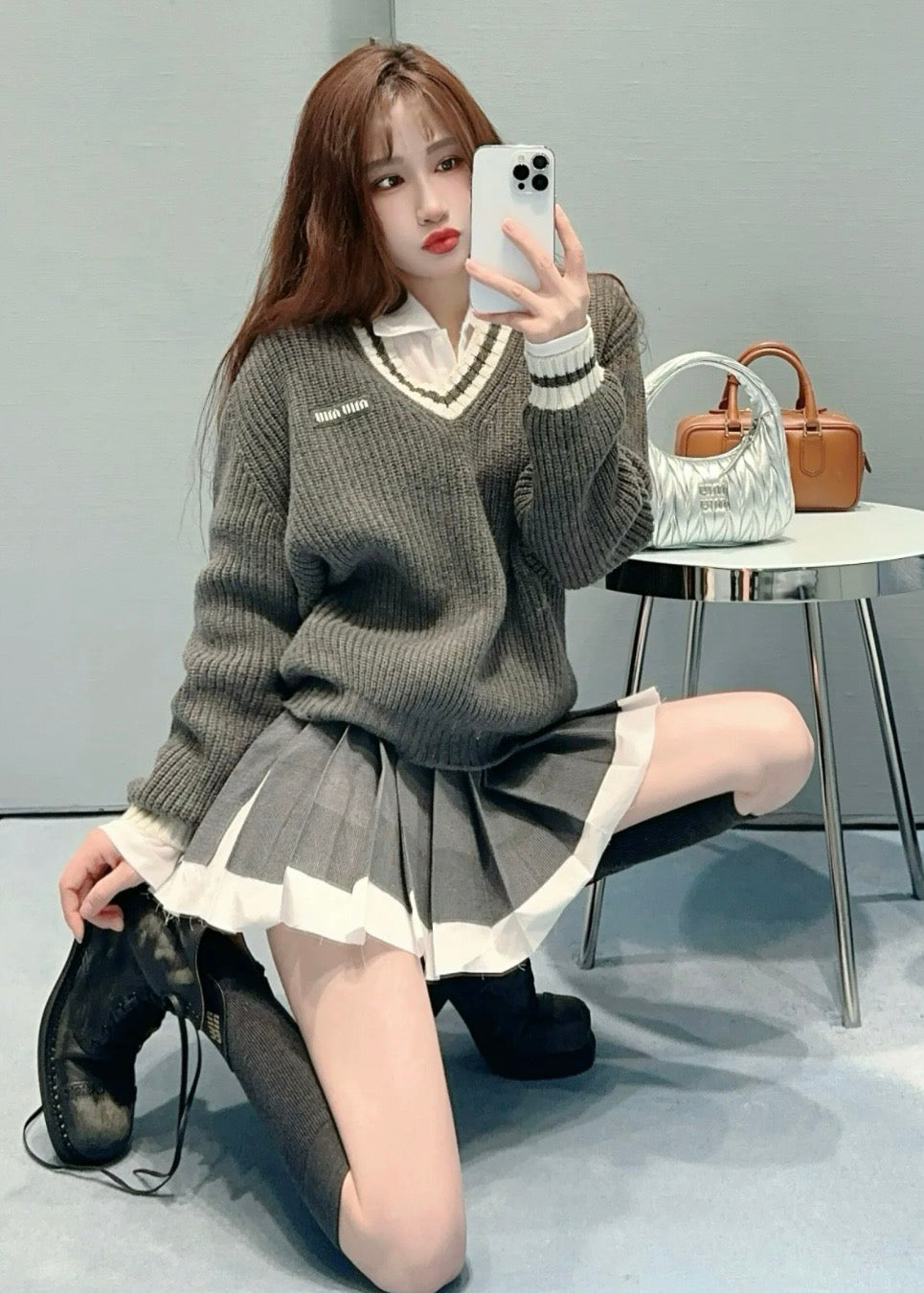 미우미우 울 앤 캐시미어 브이넥 스웨터 슬레이트 그레이