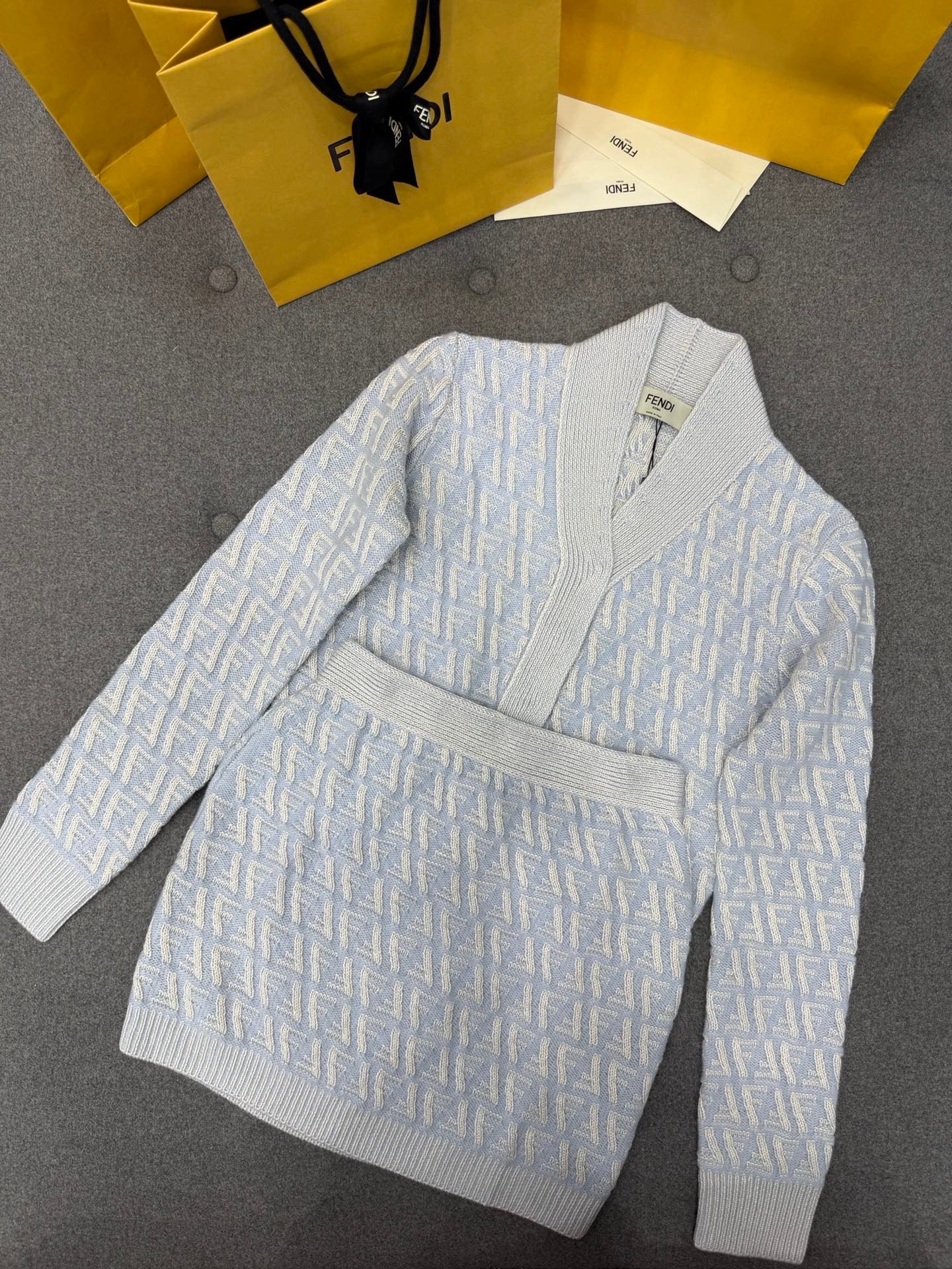 펜디 라이트 블루 FF 캐시미어 울 카디건 셋업