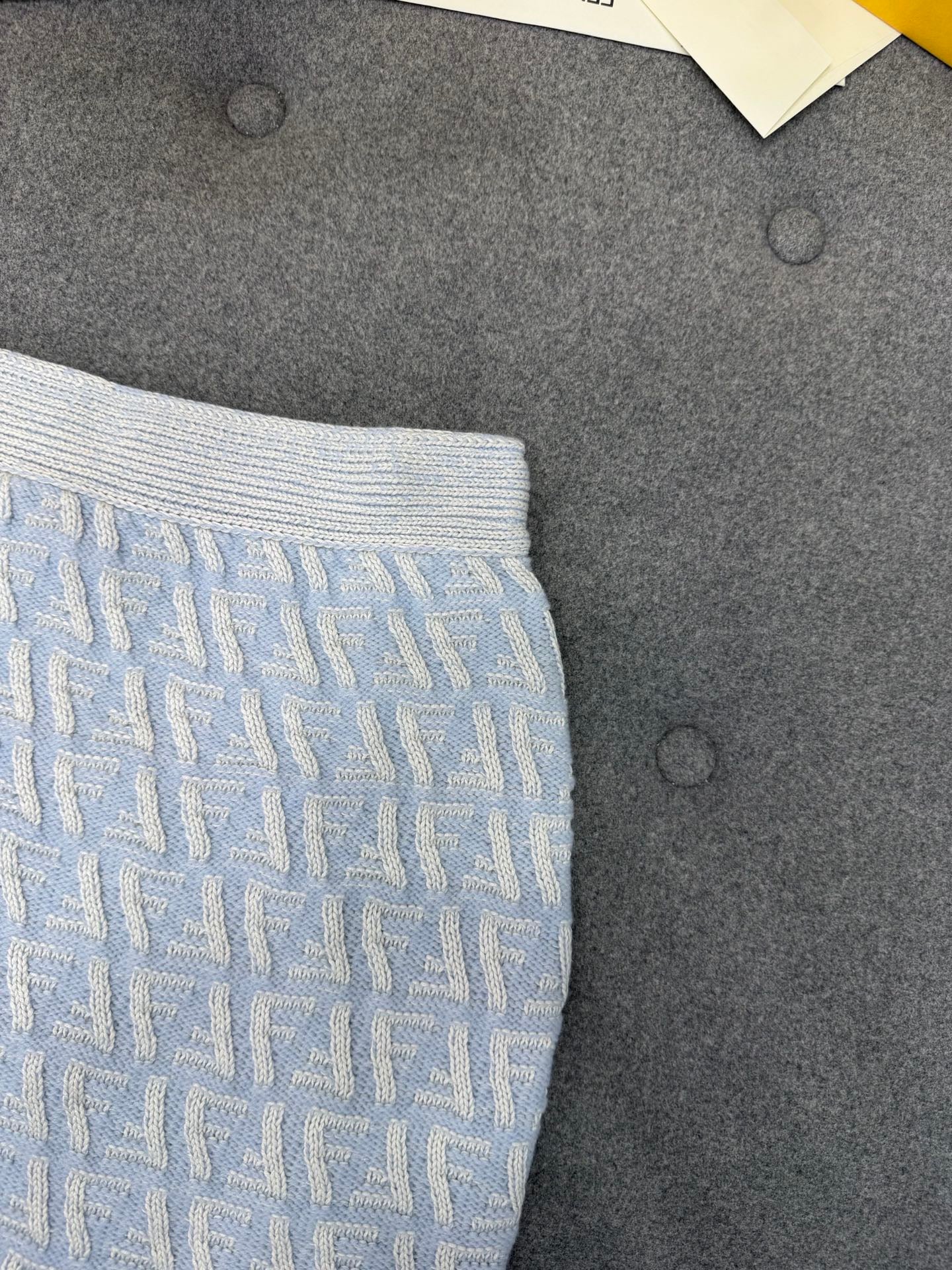 펜디 라이트 블루 FF 캐시미어 울 카디건 셋업