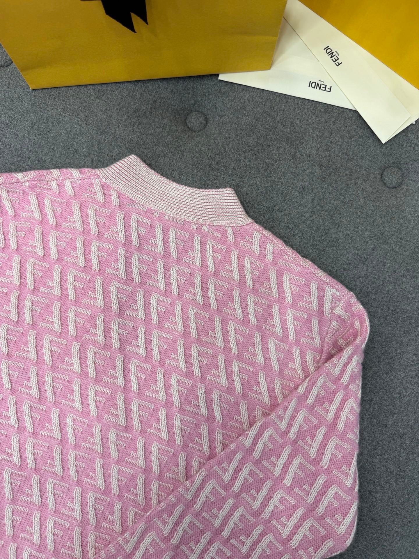 펜디 핑크 FF 캐시미어 울 카디건 셋업