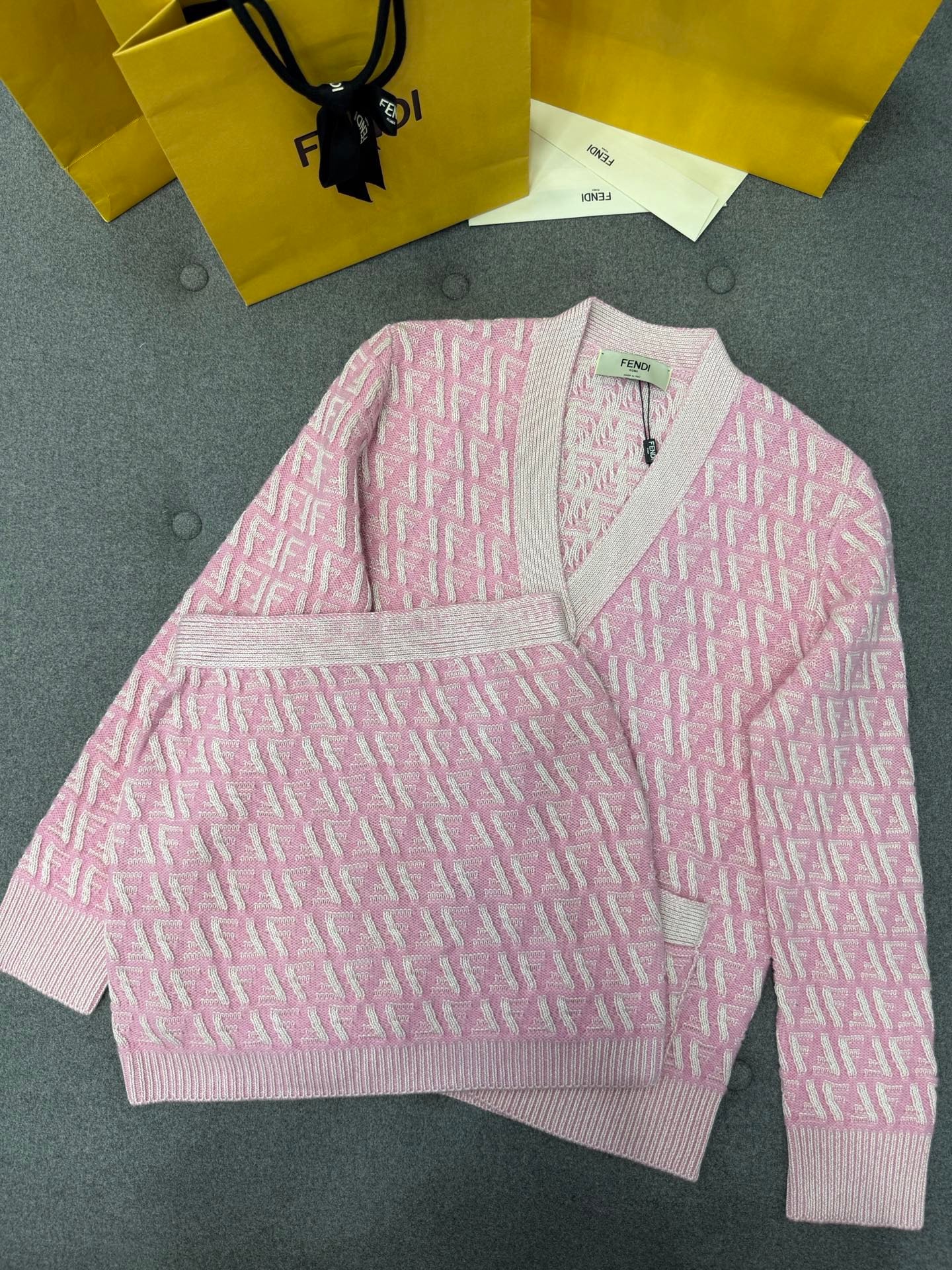 펜디 핑크 FF 캐시미어 울 카디건 셋업