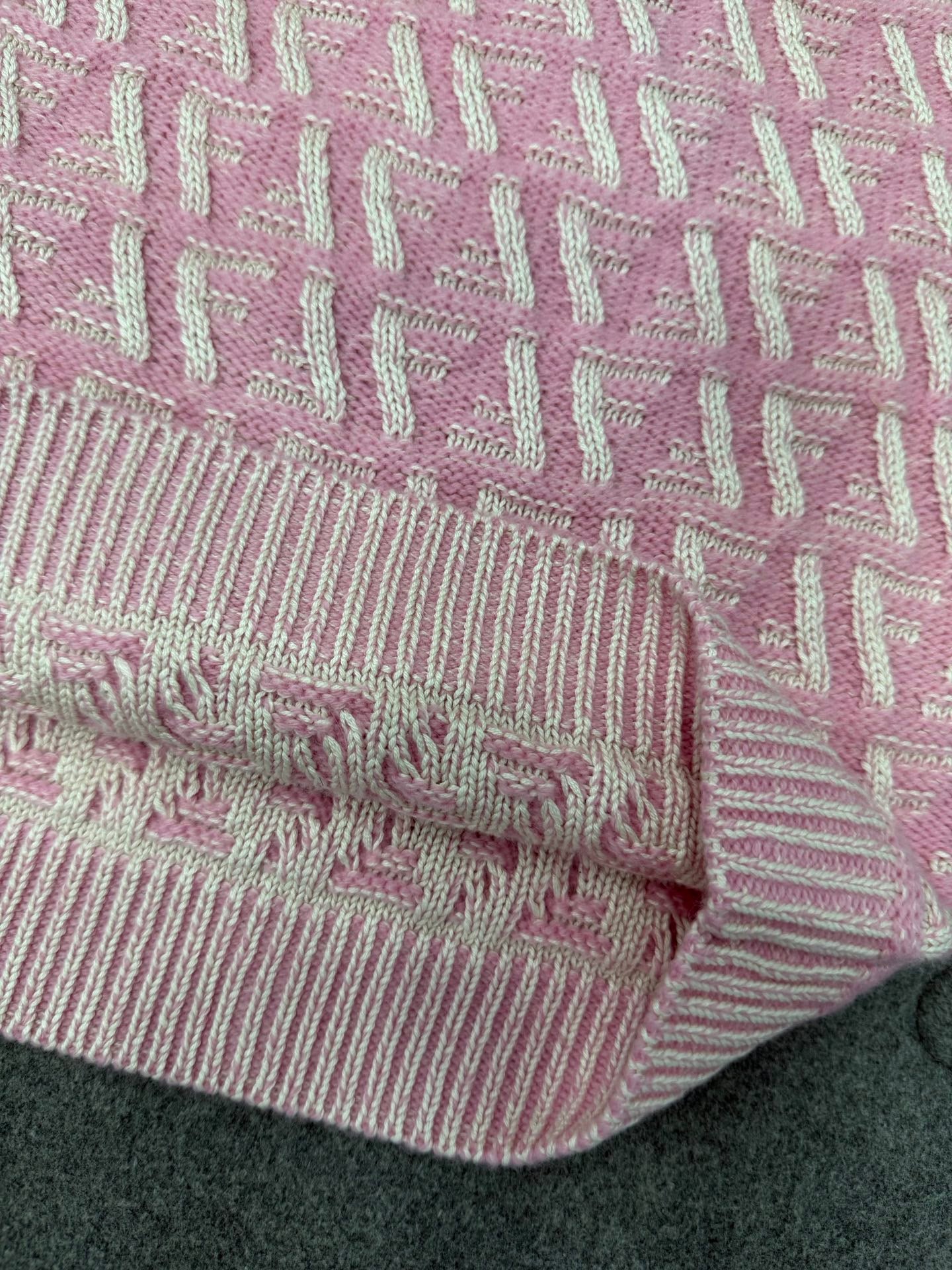 펜디 핑크 FF 캐시미어 울 카디건 셋업