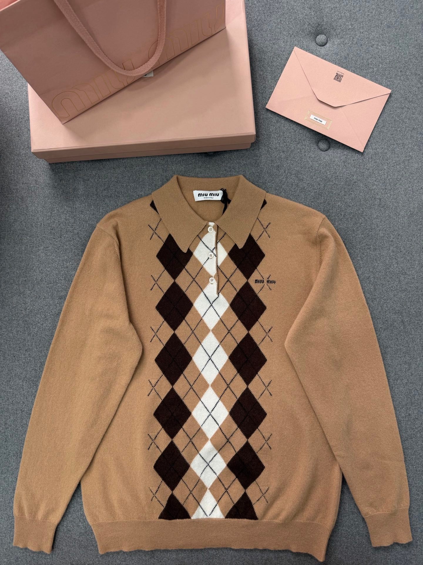 미우미우 캐시미어 폴로 셔츠 카멜 브라운