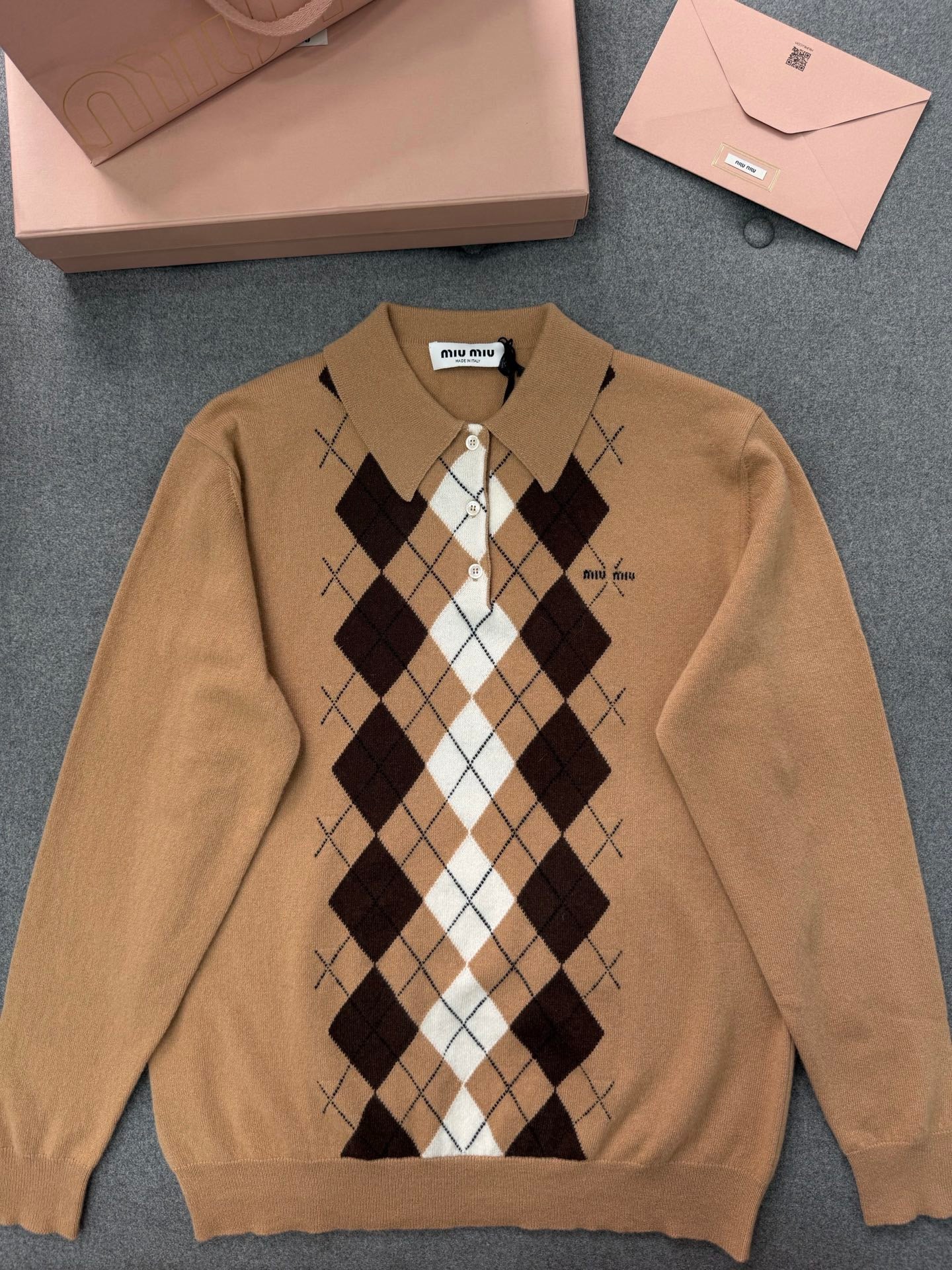 미우미우 캐시미어 폴로 셔츠 카멜 브라운