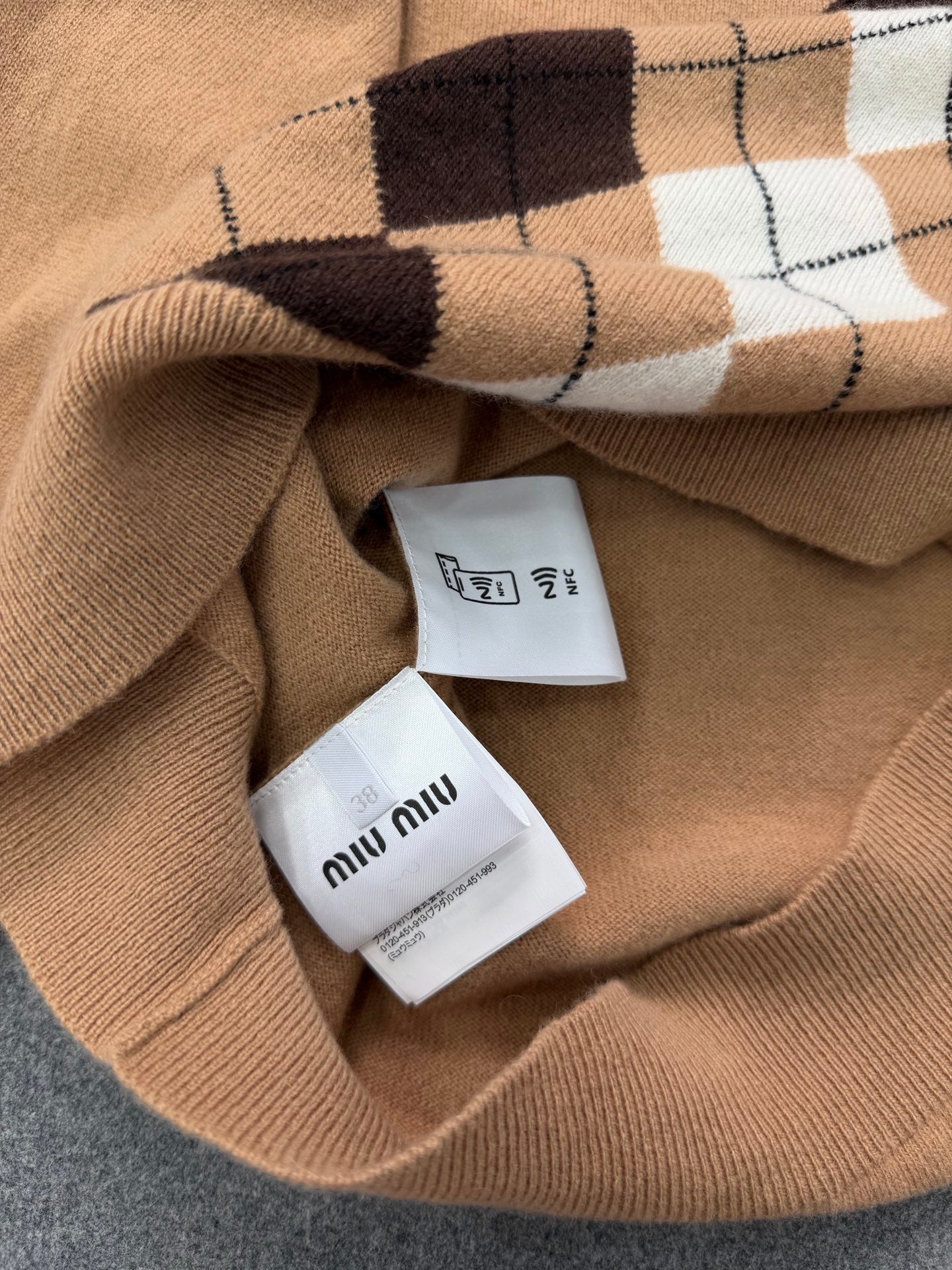 미우미우 캐시미어 폴로 셔츠 카멜 브라운