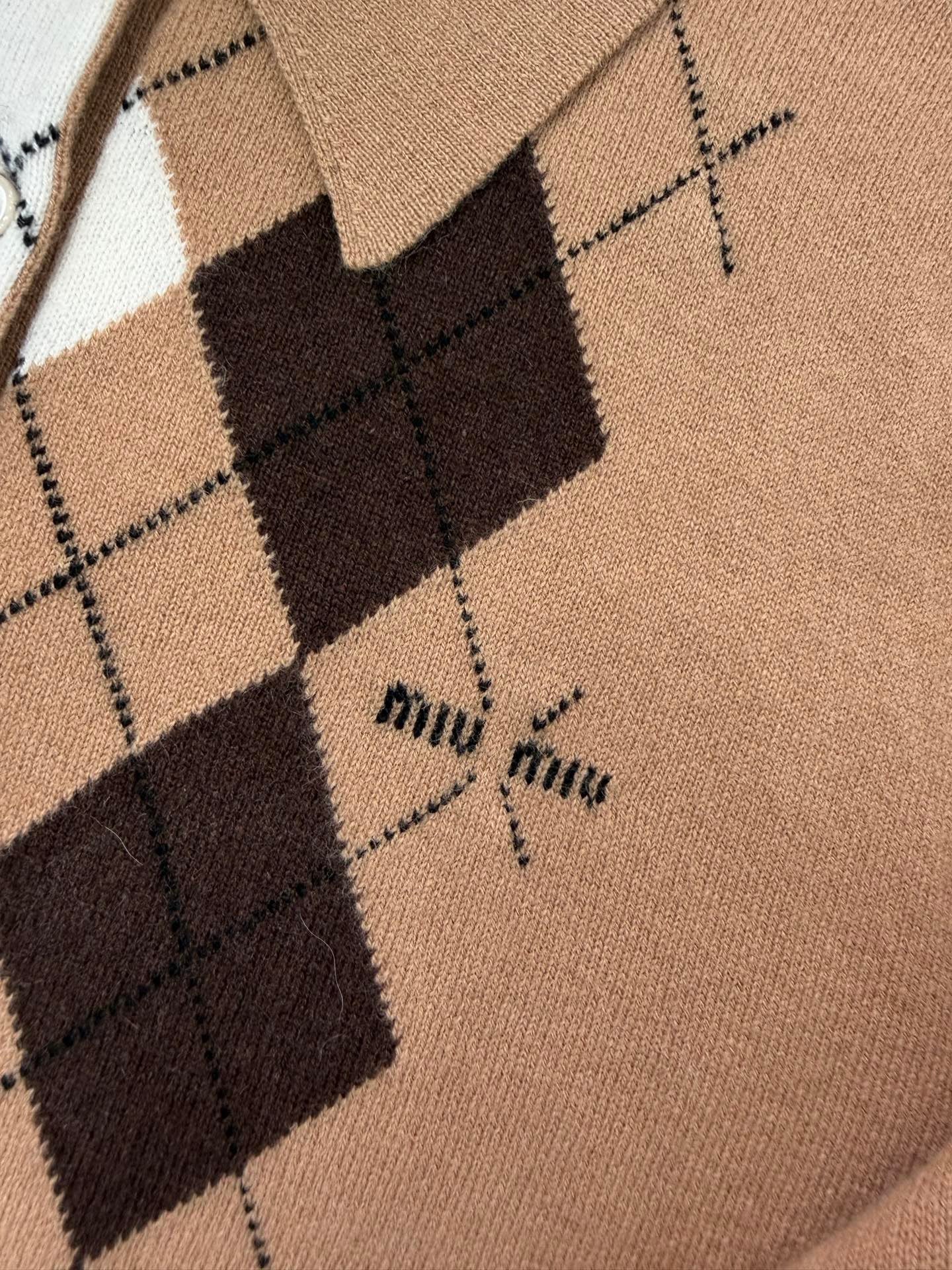 미우미우 캐시미어 폴로 셔츠 카멜 브라운