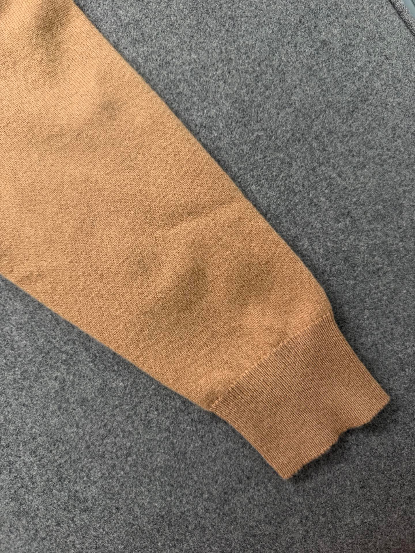 미우미우 캐시미어 폴로 셔츠 카멜 브라운