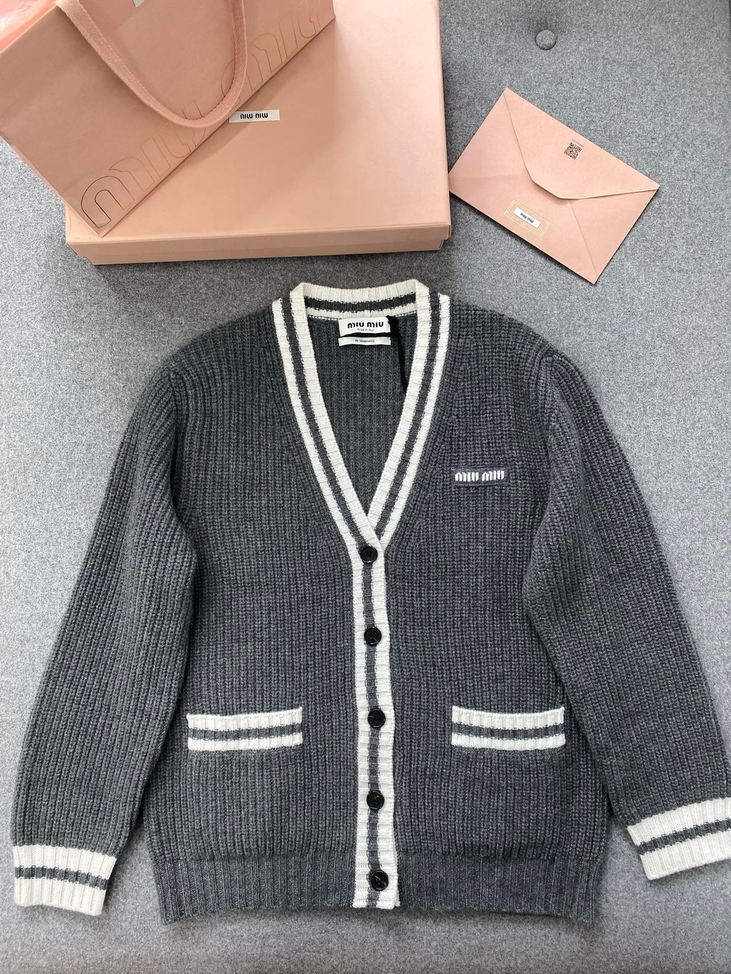 미우미우 립드 니트 울 앤 캐시미어 가디건 슬레이트 그레이