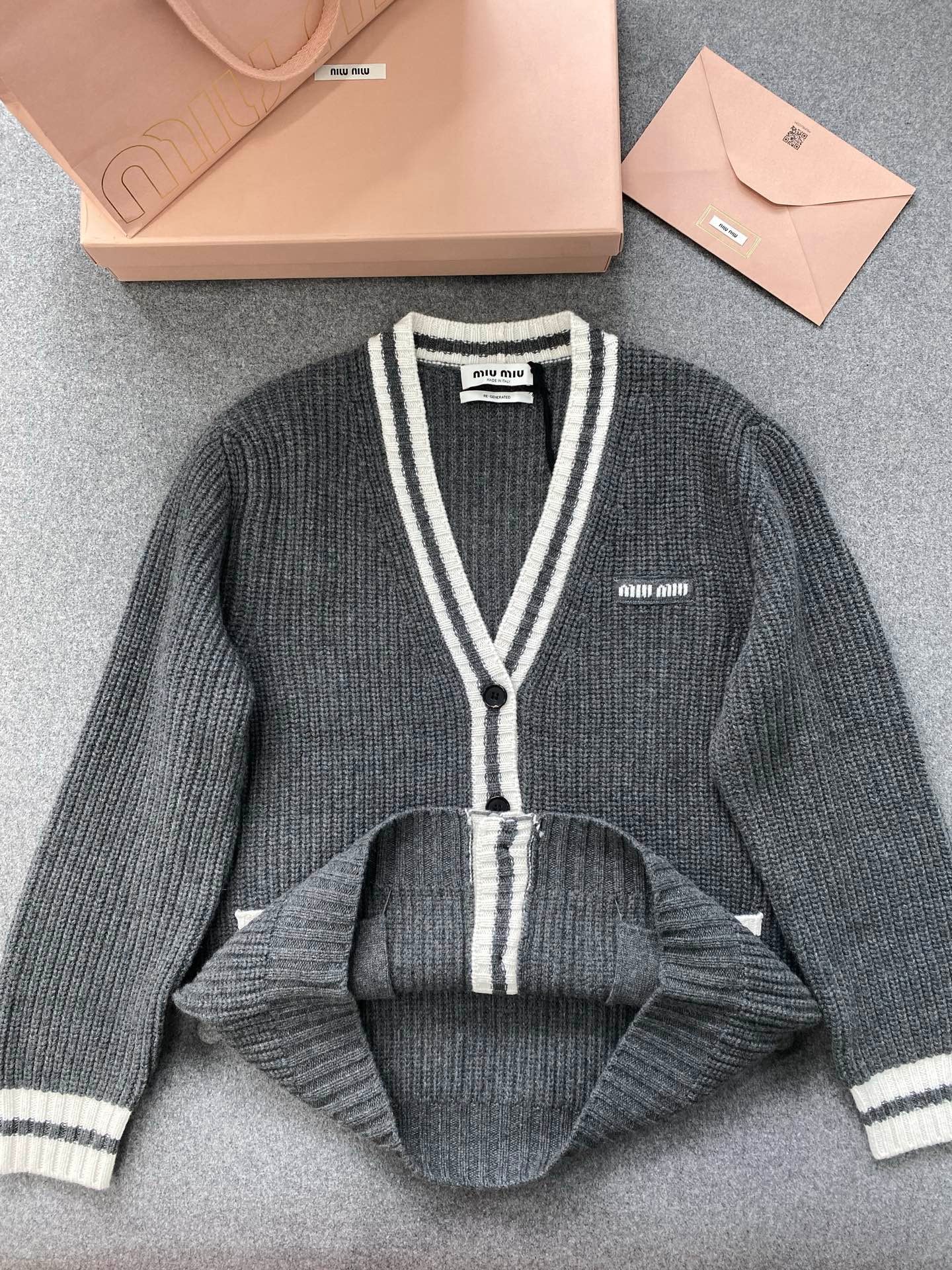 미우미우 립드 니트 울 앤 캐시미어 가디건 슬레이트 그레이