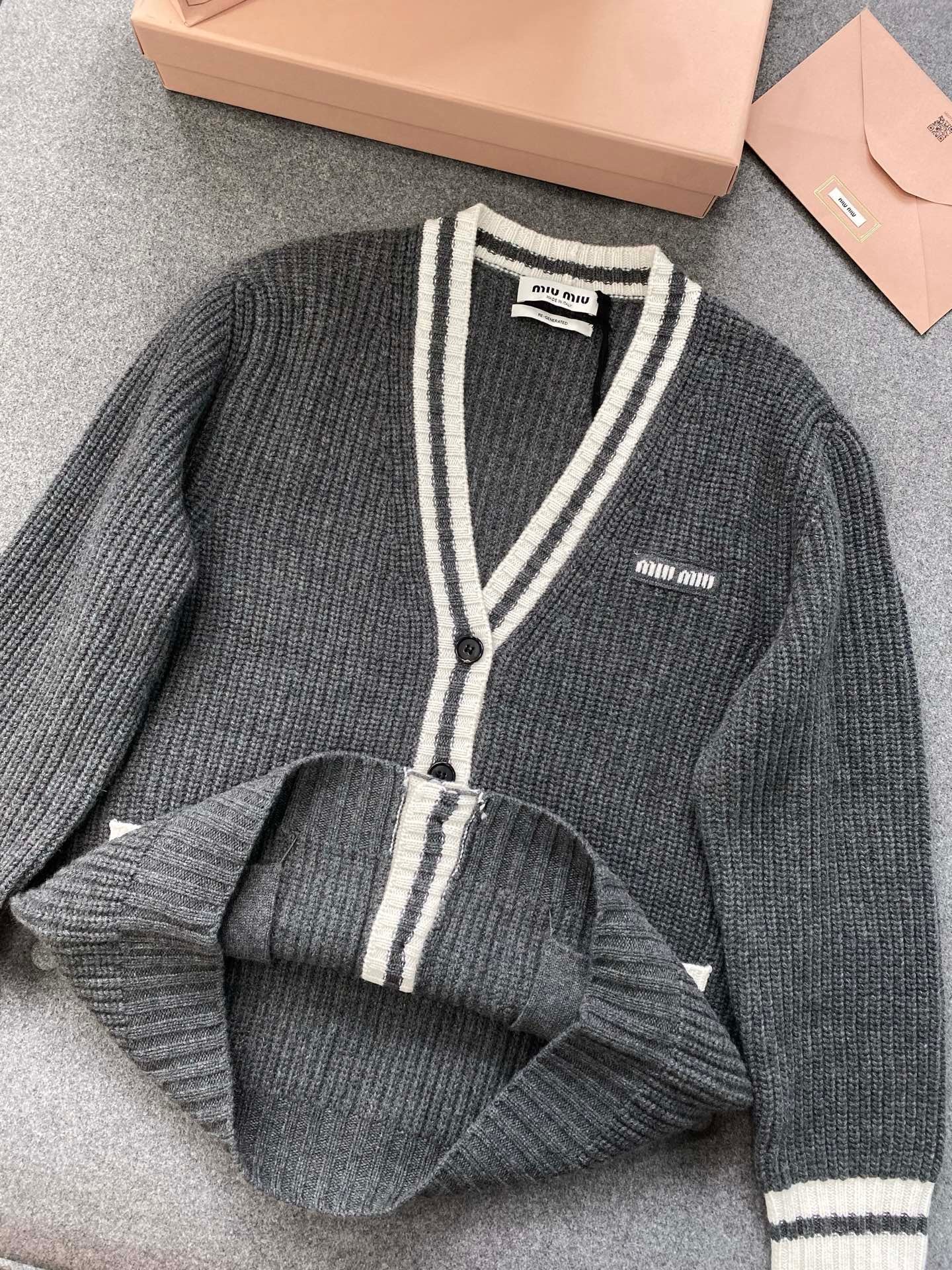 미우미우 립드 니트 울 앤 캐시미어 가디건 슬레이트 그레이