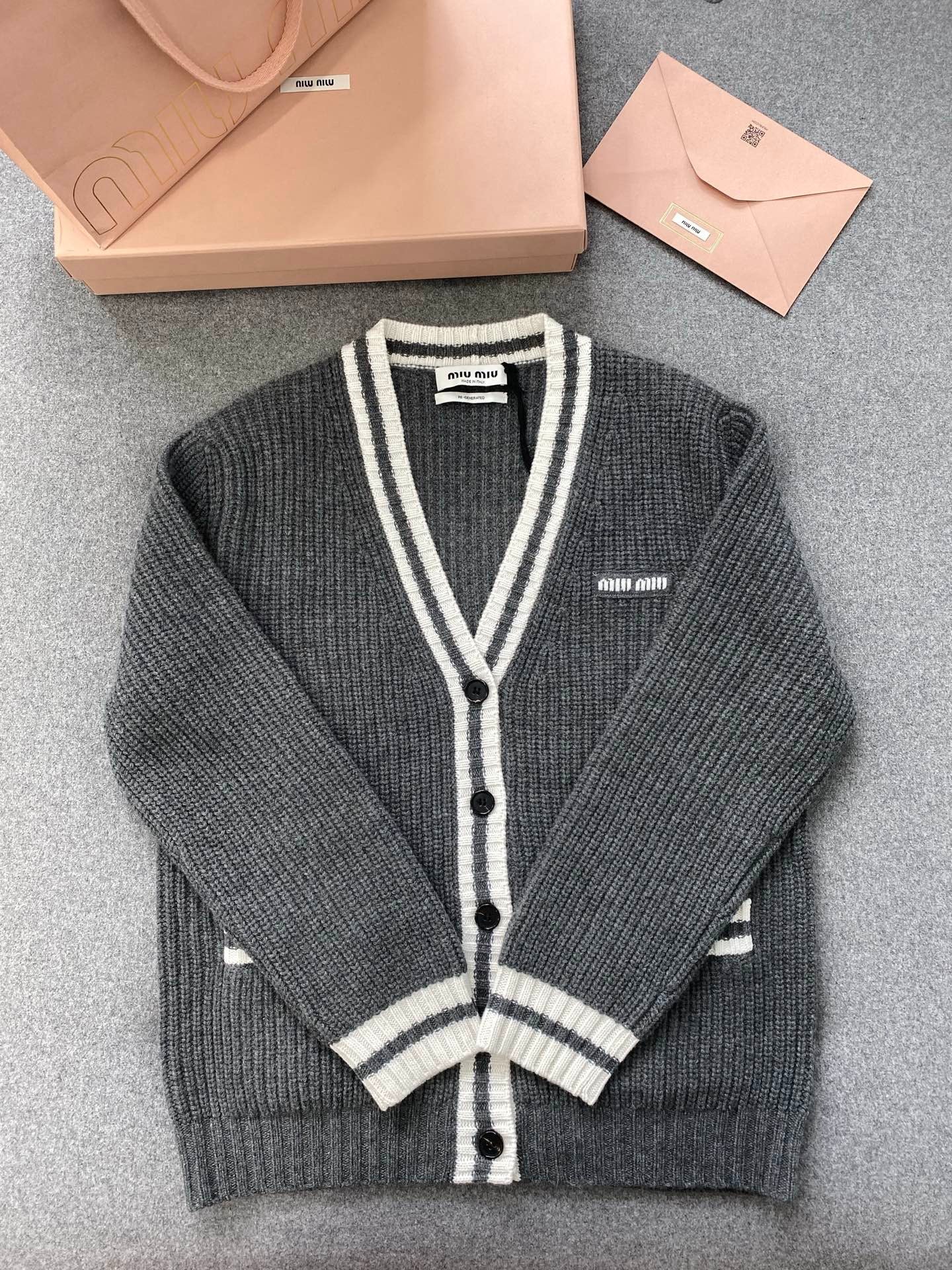 미우미우 립드 니트 울 앤 캐시미어 가디건 슬레이트 그레이