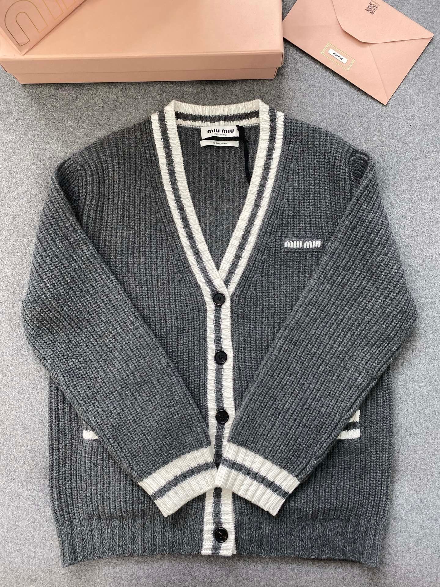 미우미우 립드 니트 울 앤 캐시미어 가디건 슬레이트 그레이