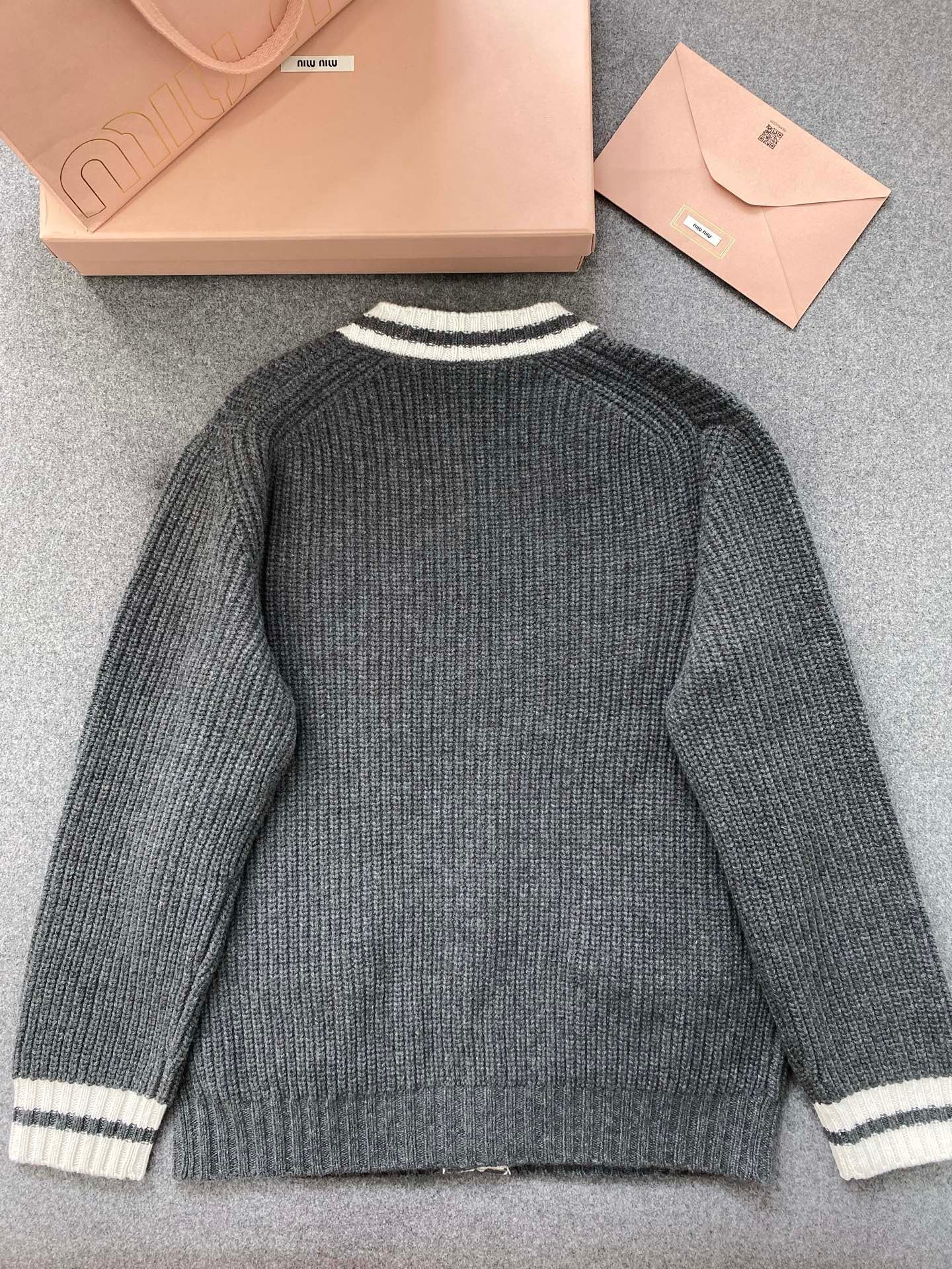 미우미우 립드 니트 울 앤 캐시미어 가디건 슬레이트 그레이