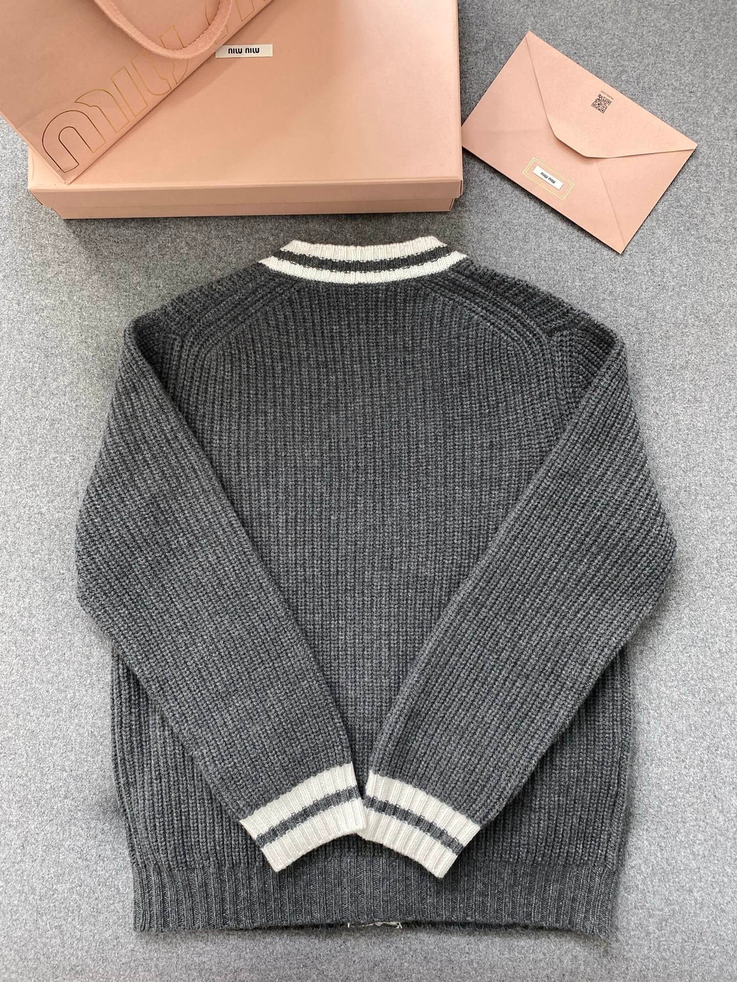 미우미우 립드 니트 울 앤 캐시미어 가디건 슬레이트 그레이