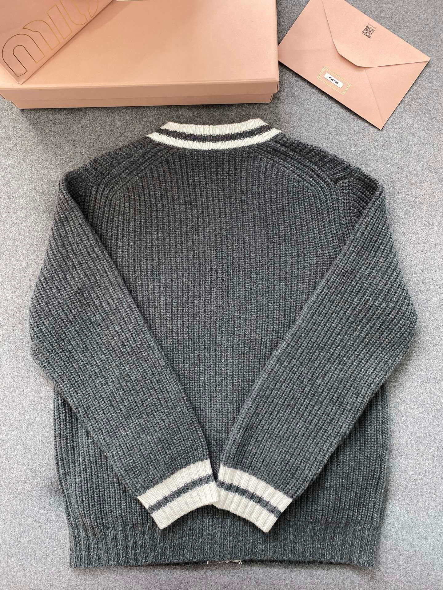 미우미우 립드 니트 울 앤 캐시미어 가디건 슬레이트 그레이