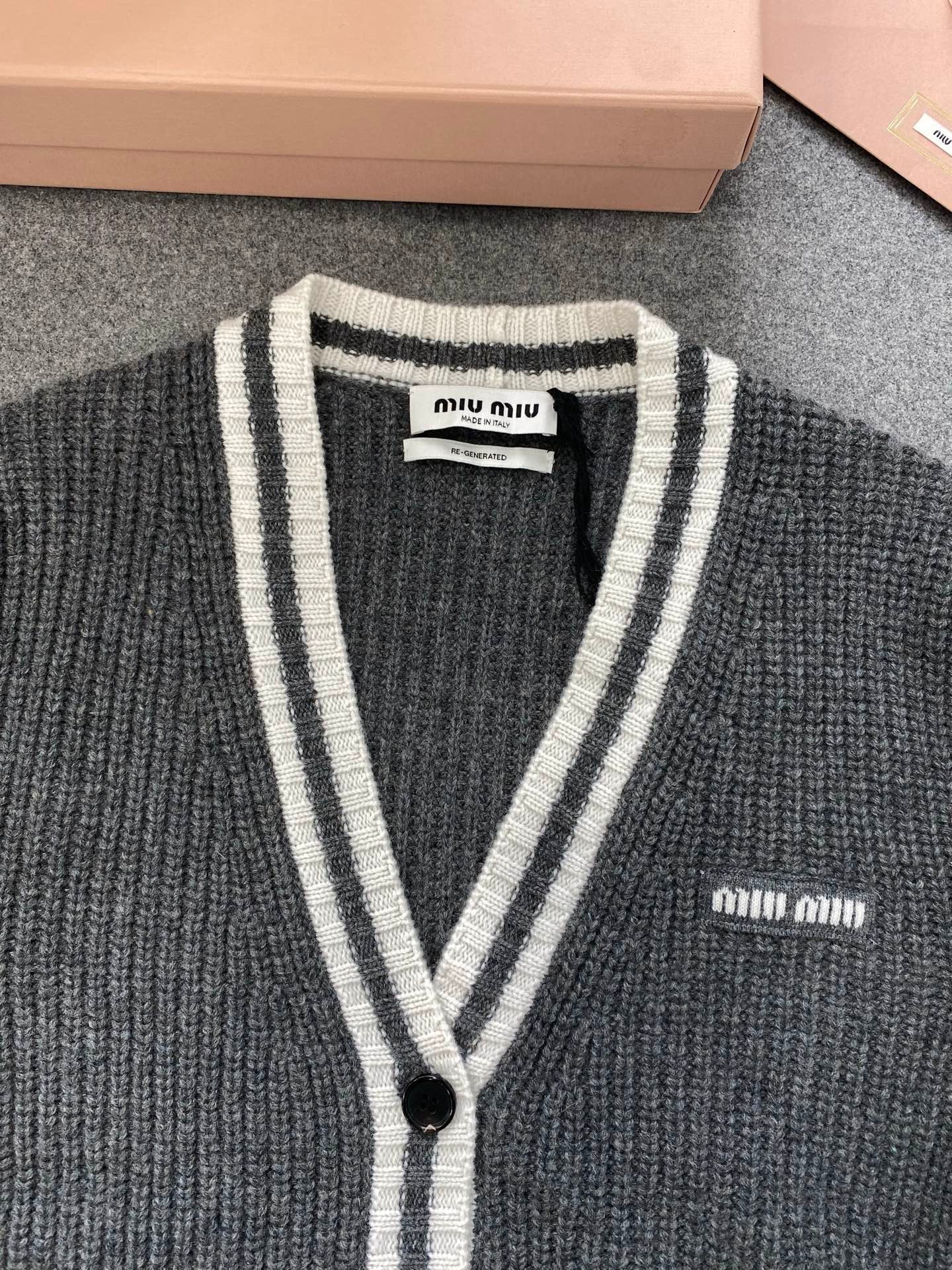 미우미우 립드 니트 울 앤 캐시미어 가디건 슬레이트 그레이