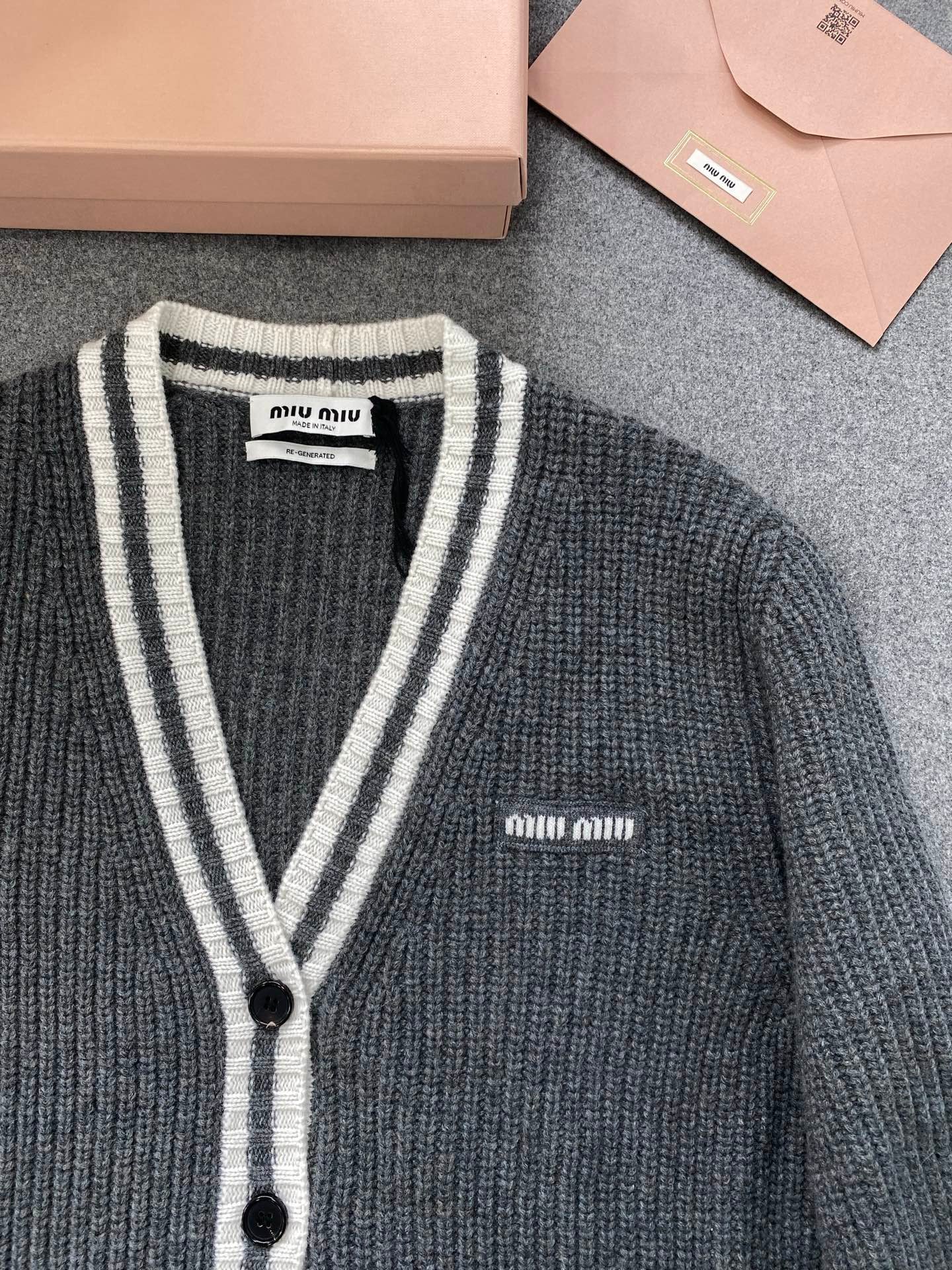 미우미우 립드 니트 울 앤 캐시미어 가디건 슬레이트 그레이