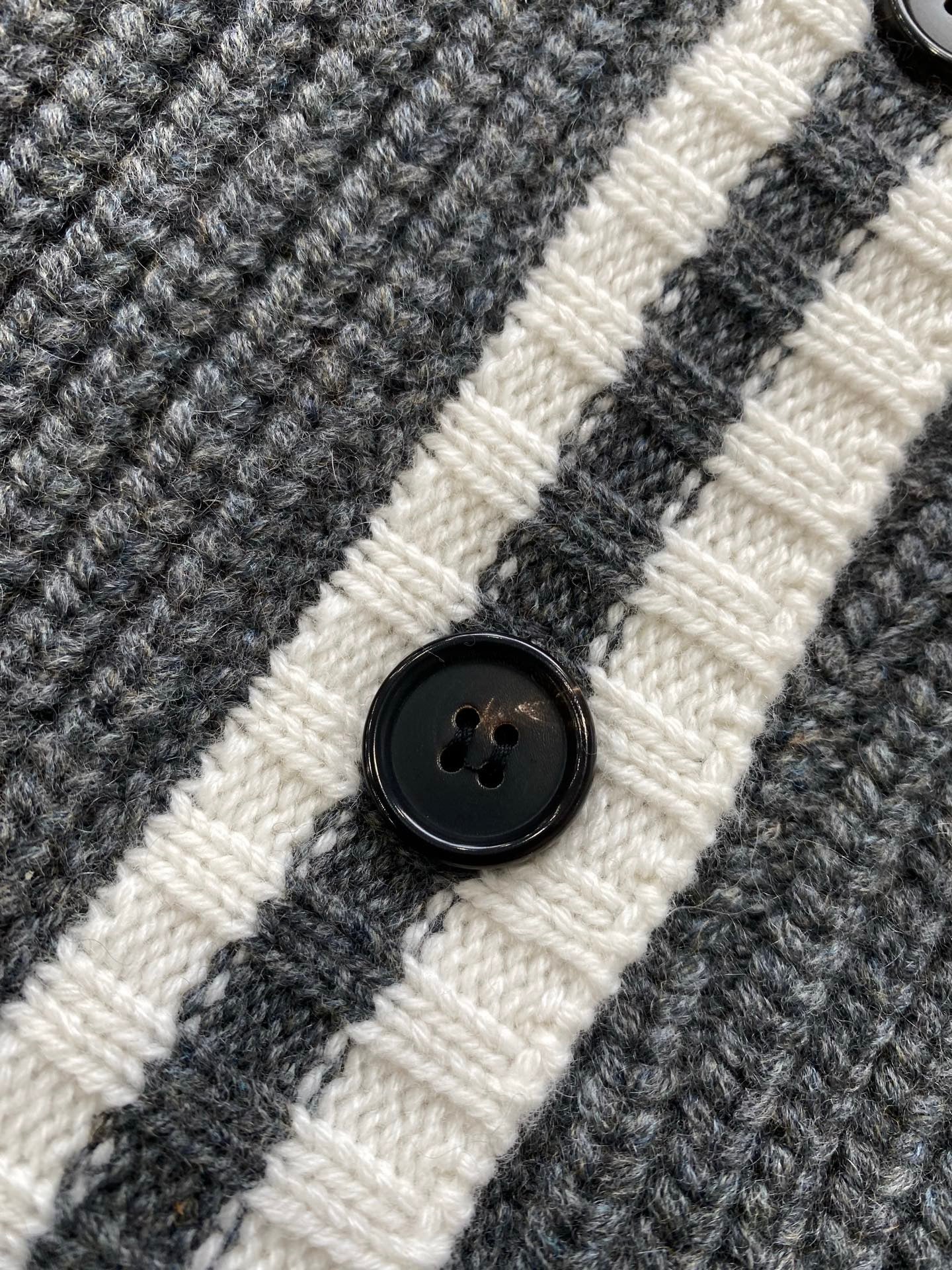 미우미우 립드 니트 울 앤 캐시미어 가디건 슬레이트 그레이