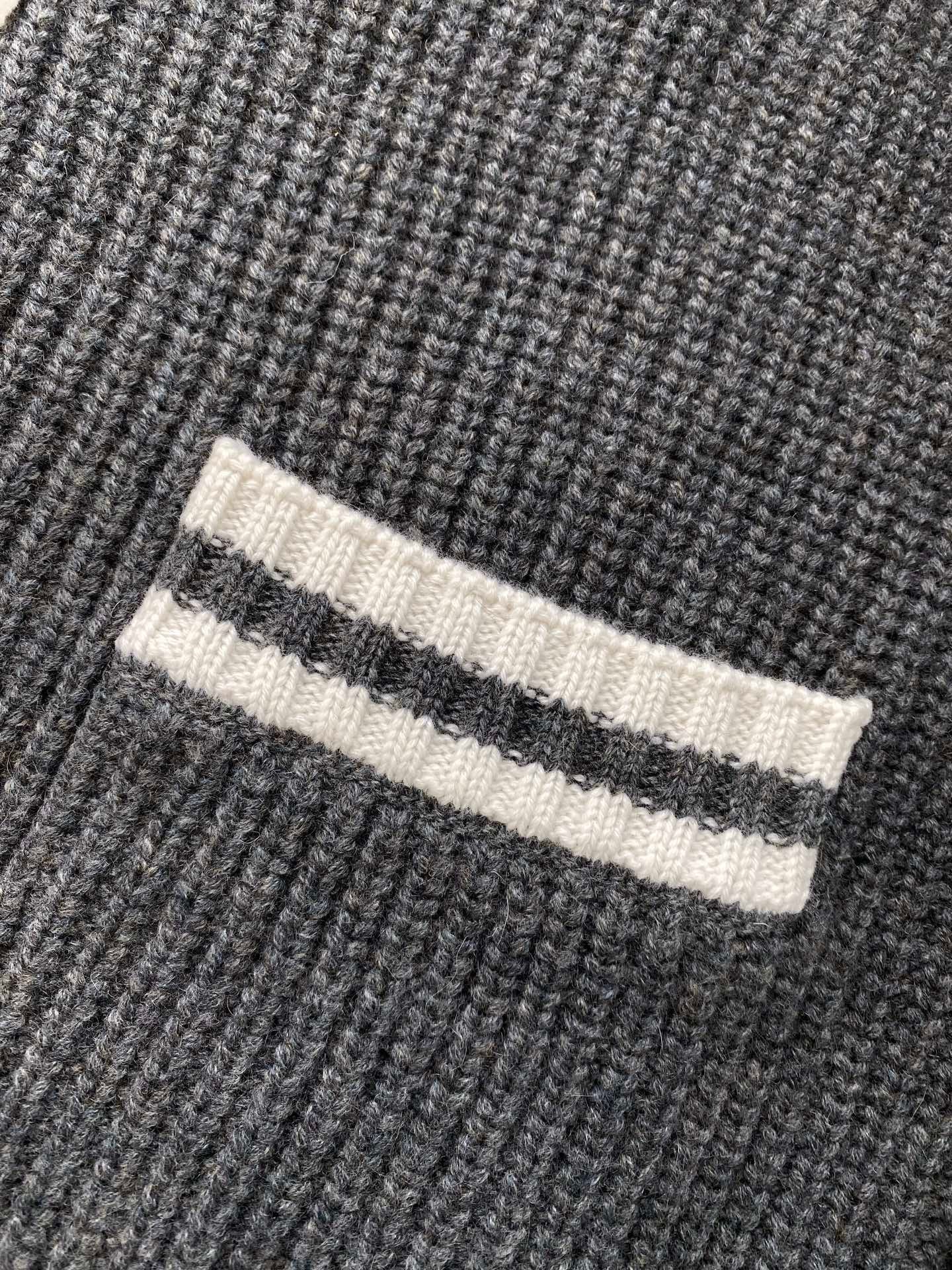 미우미우 립드 니트 울 앤 캐시미어 가디건 슬레이트 그레이