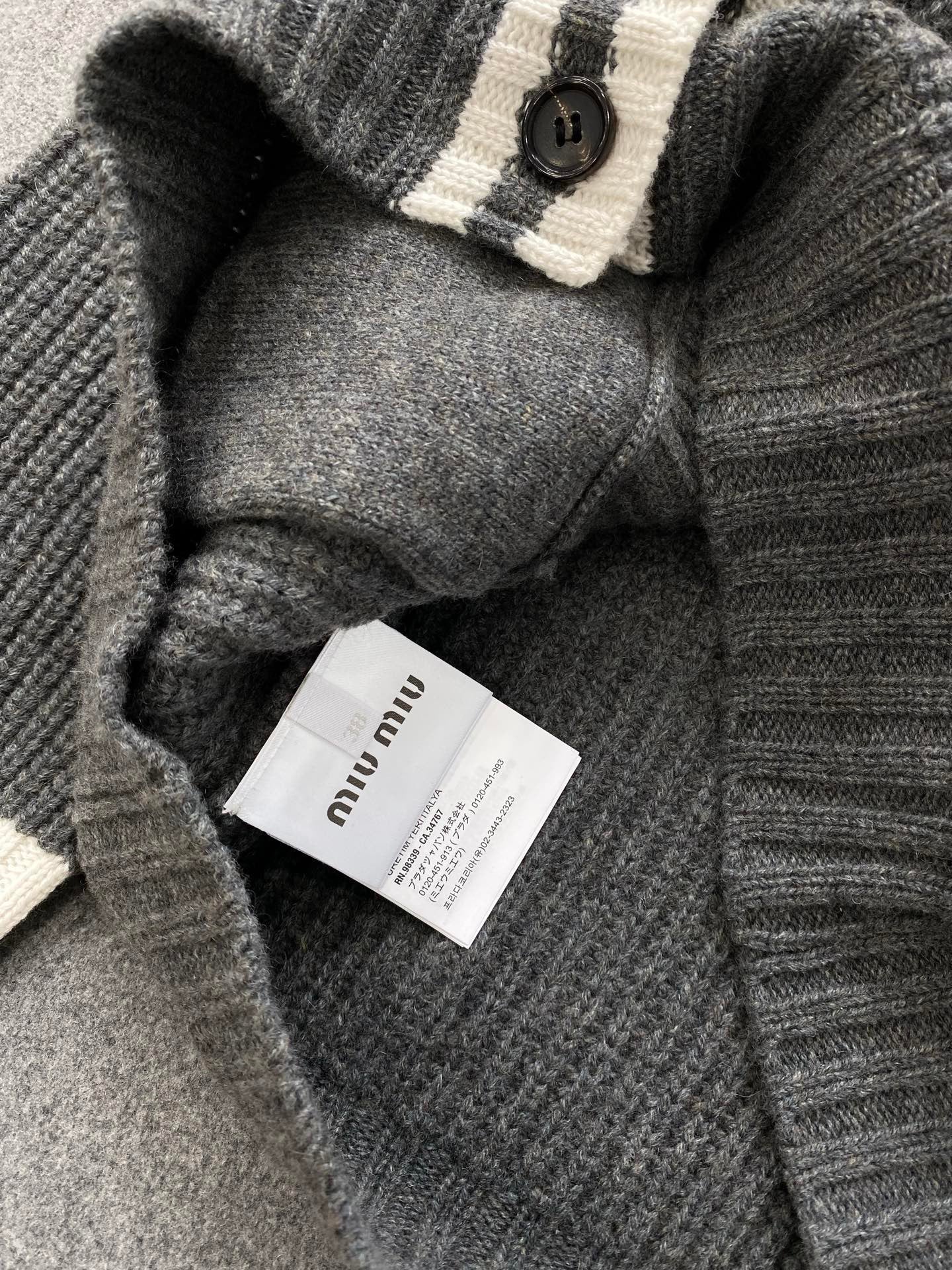미우미우 립드 니트 울 앤 캐시미어 가디건 슬레이트 그레이
