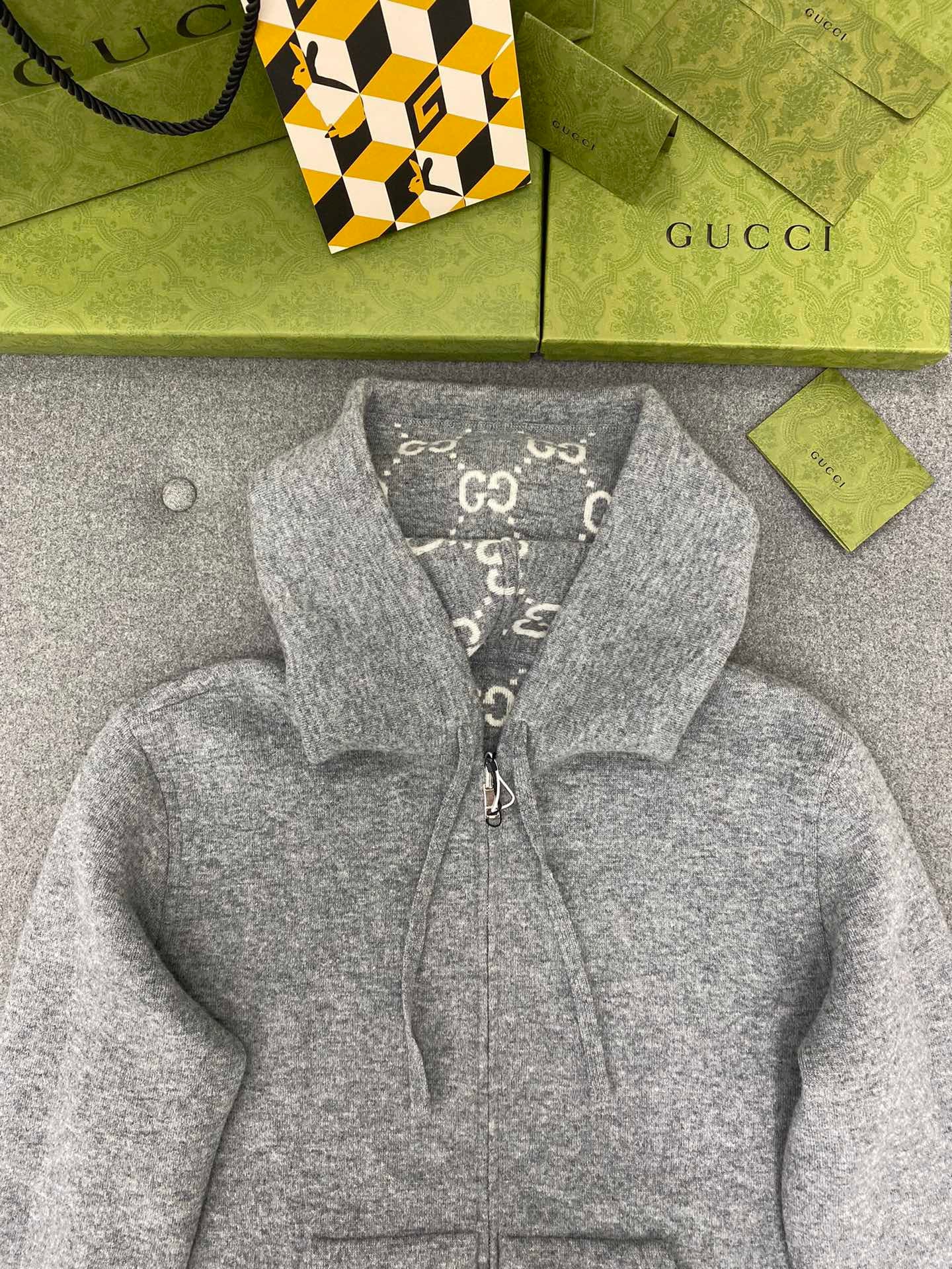 구찌 리버서블 후드 스웨트셔츠