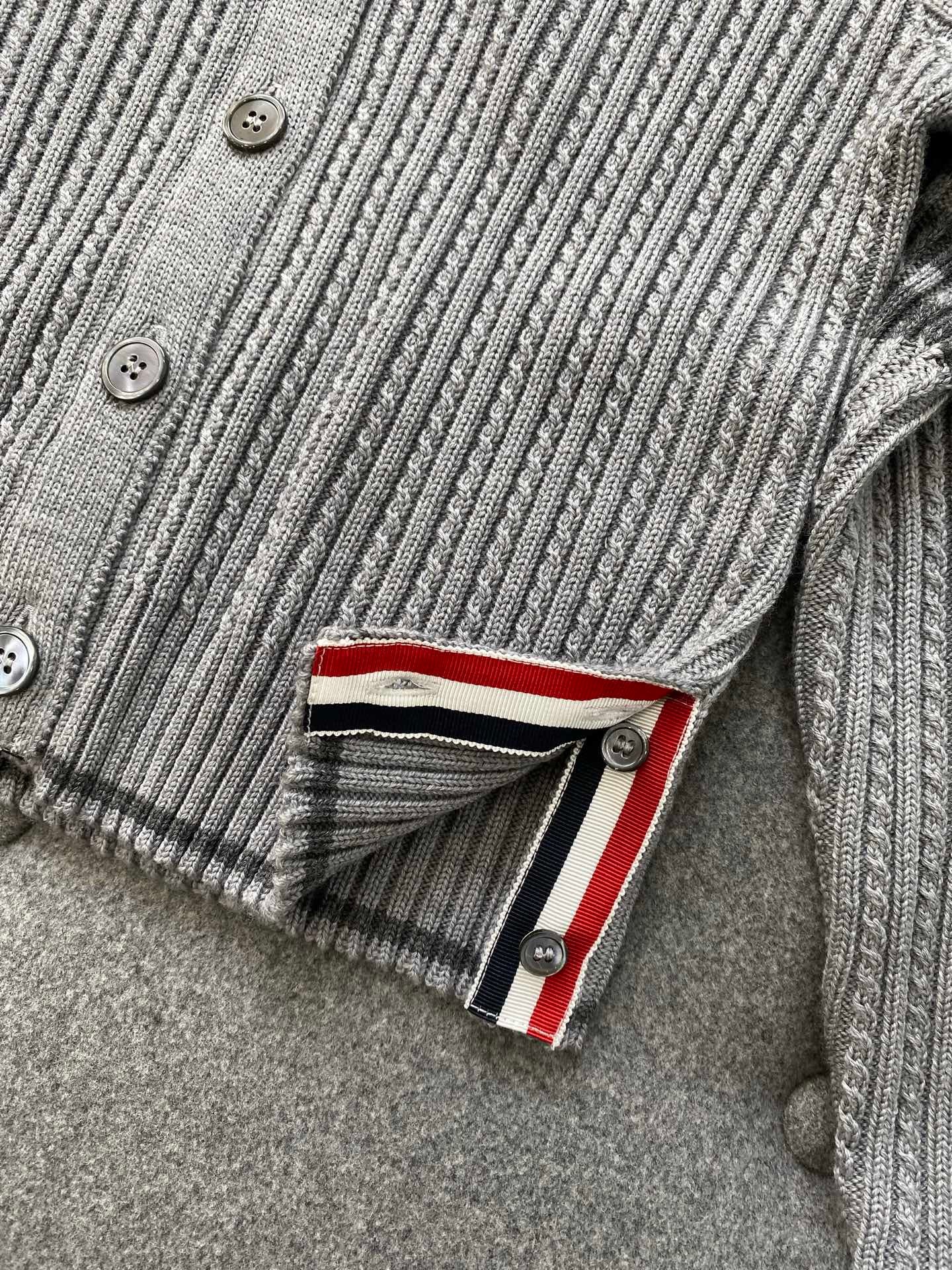 톰브라운 메리노 울 사선 크롭 가디건 라이트 그레이