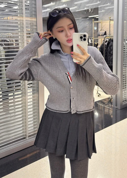 톰브라운 메리노 울 사선 크롭 가디건 라이트 그레이