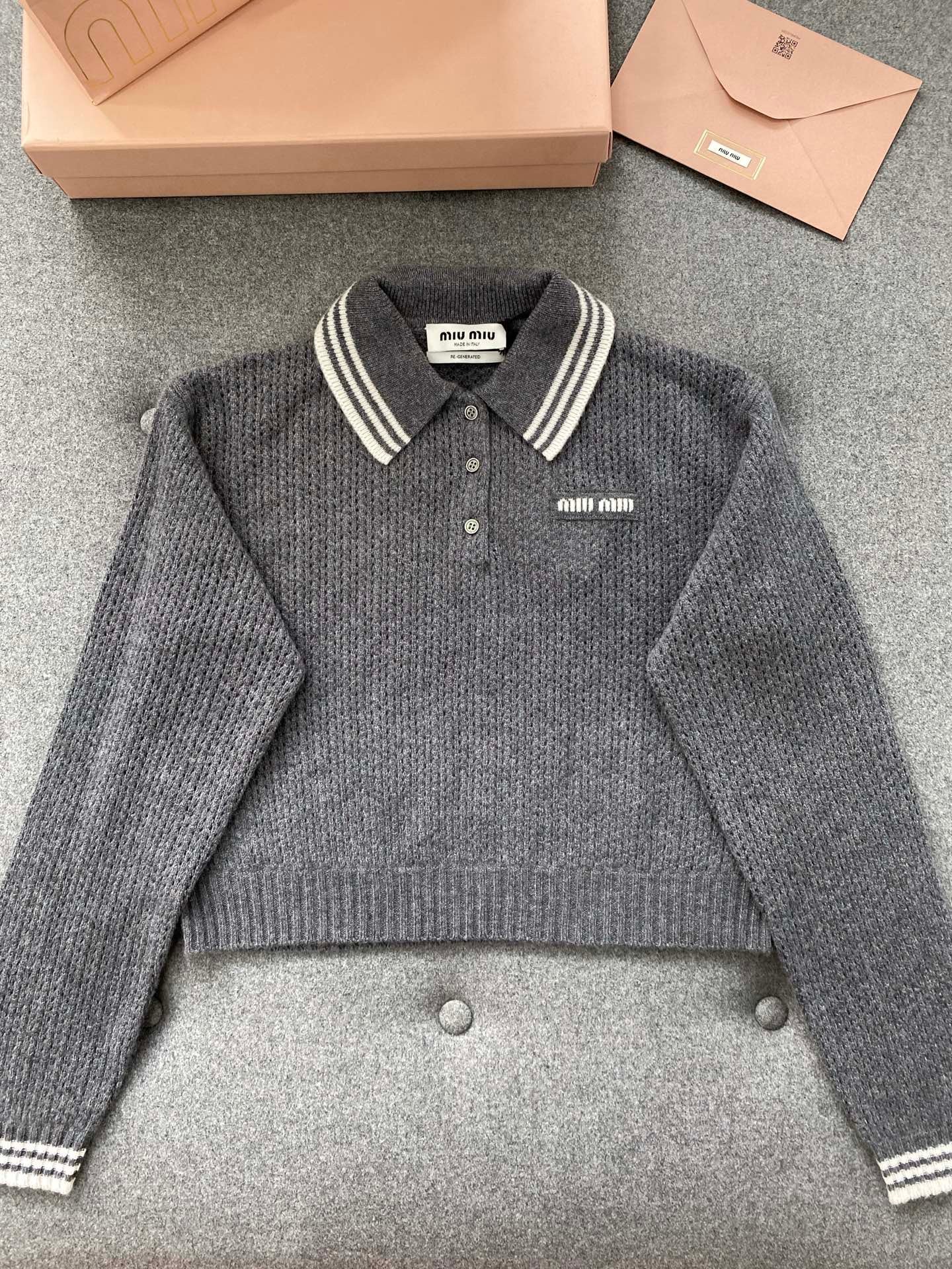 미우미우 울 앤 캐시미어 폴로 스웨터 슬레이트 그레이