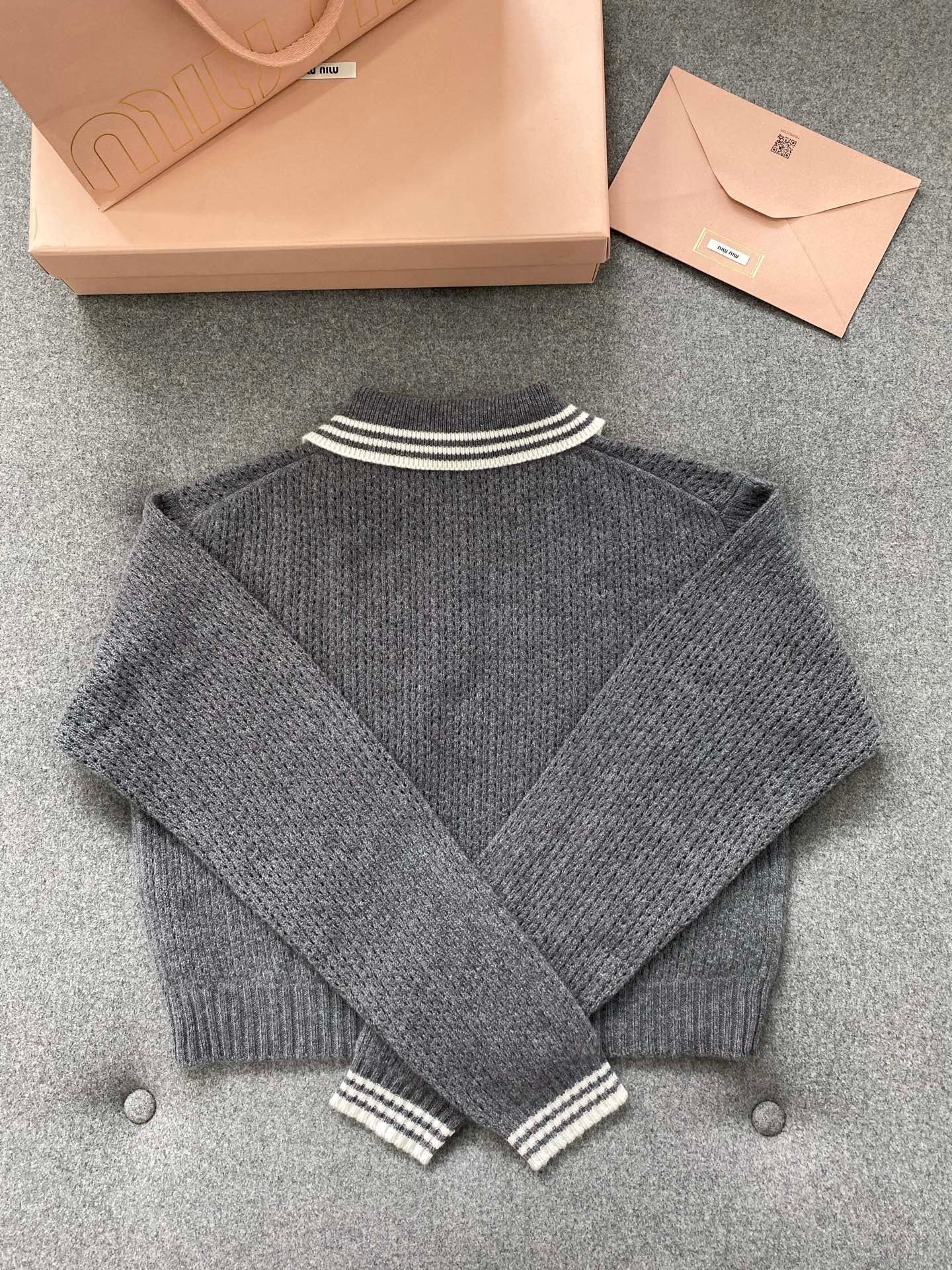 미우미우 울 앤 캐시미어 폴로 스웨터 슬레이트 그레이