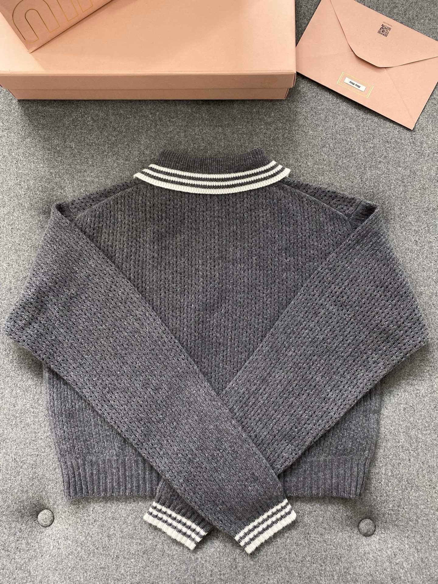 미우미우 울 앤 캐시미어 폴로 스웨터 슬레이트 그레이