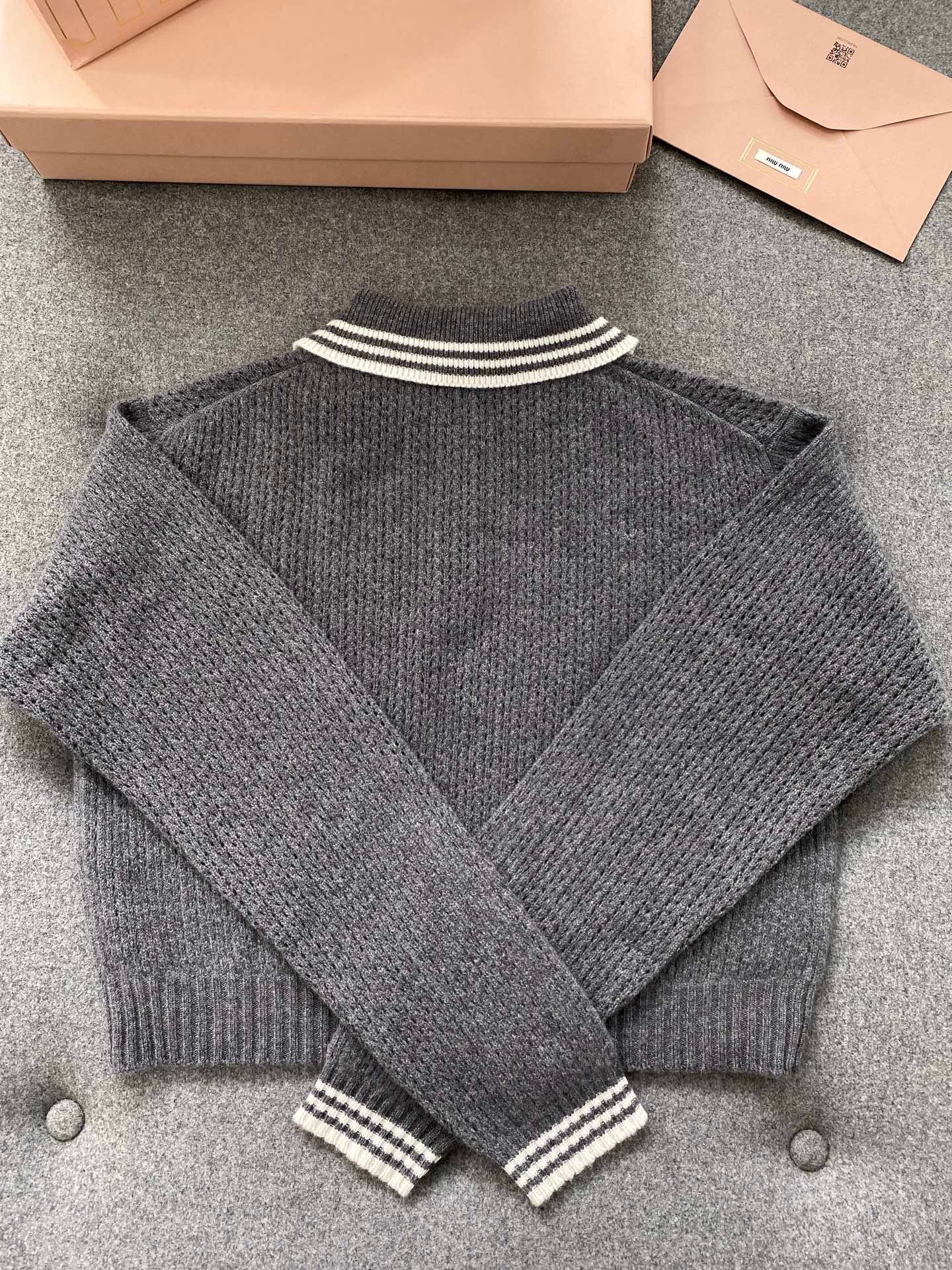 미우미우 울 앤 캐시미어 폴로 스웨터 슬레이트 그레이