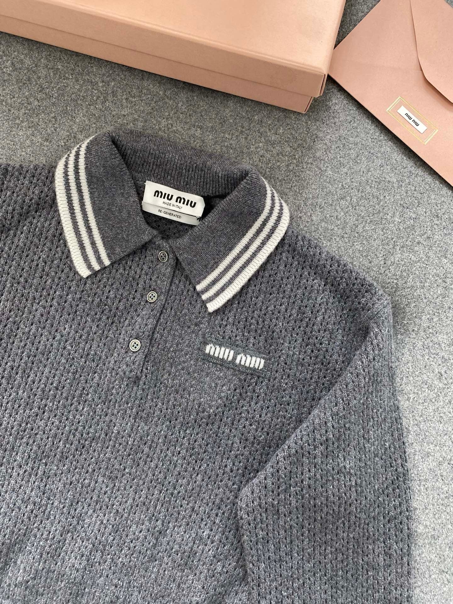 미우미우 울 앤 캐시미어 폴로 스웨터 슬레이트 그레이