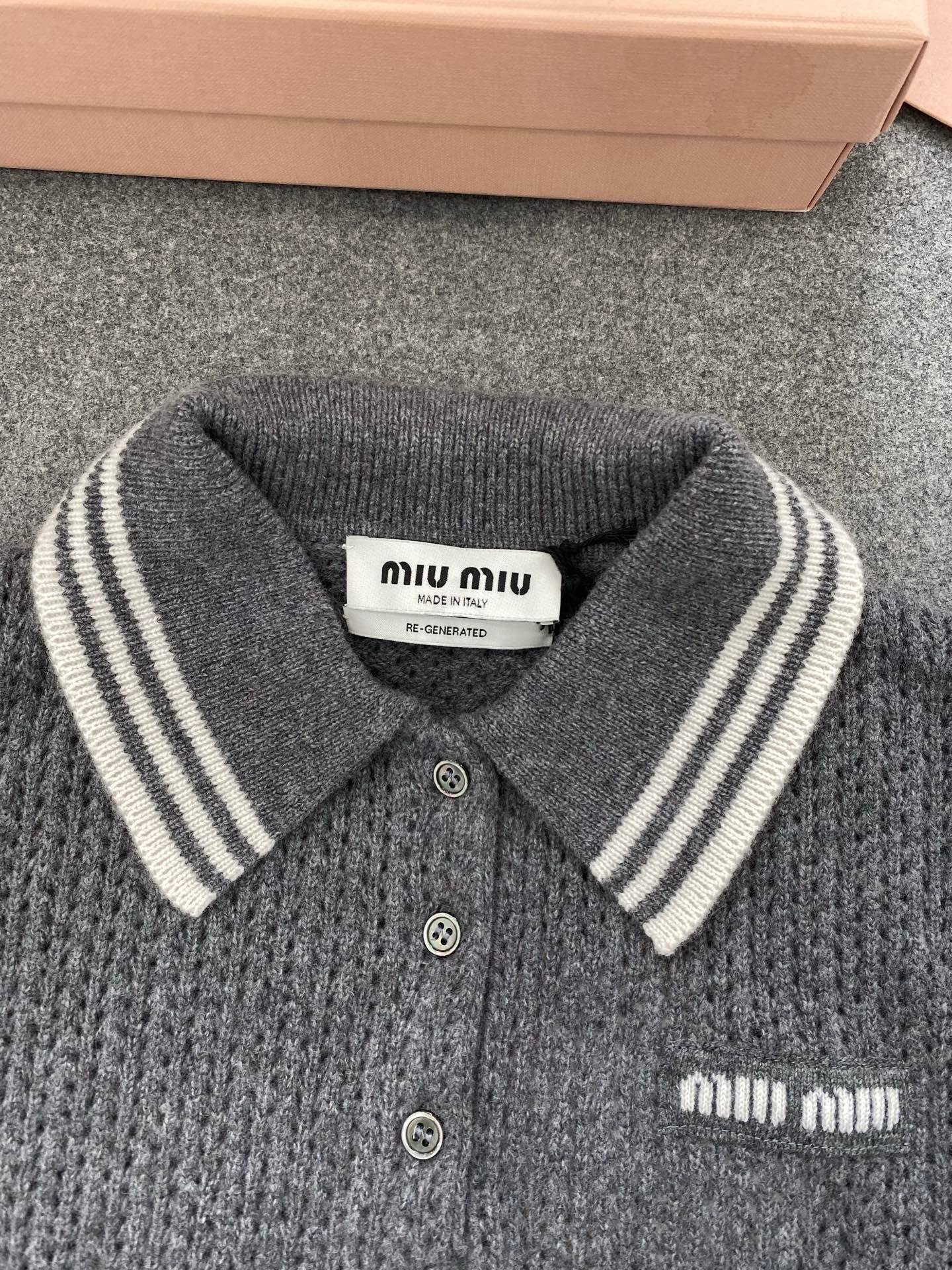 미우미우 울 앤 캐시미어 폴로 스웨터 슬레이트 그레이