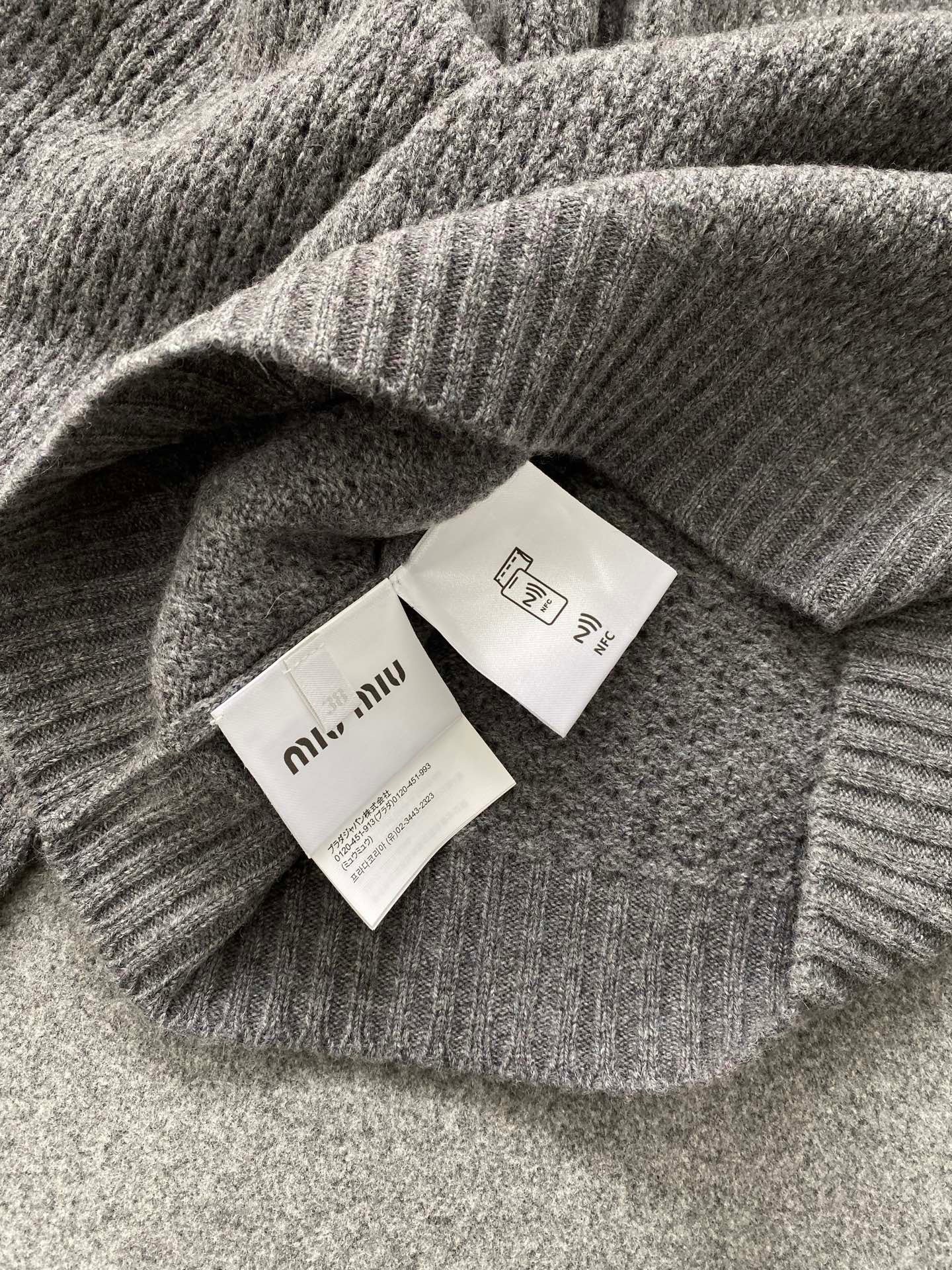 미우미우 울 앤 캐시미어 폴로 스웨터 슬레이트 그레이