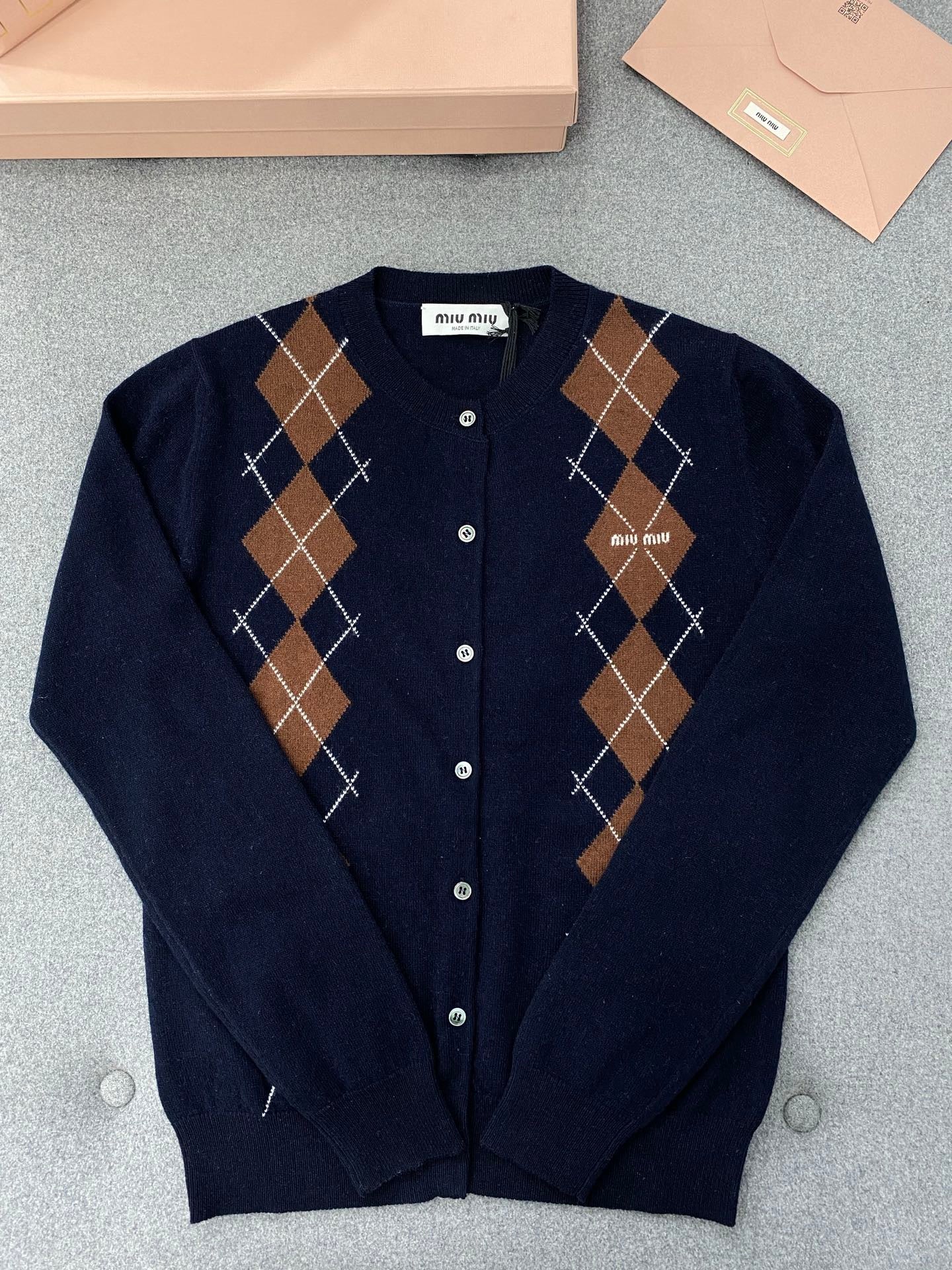 미우미우 아가일 캐시미어 가디건 블루