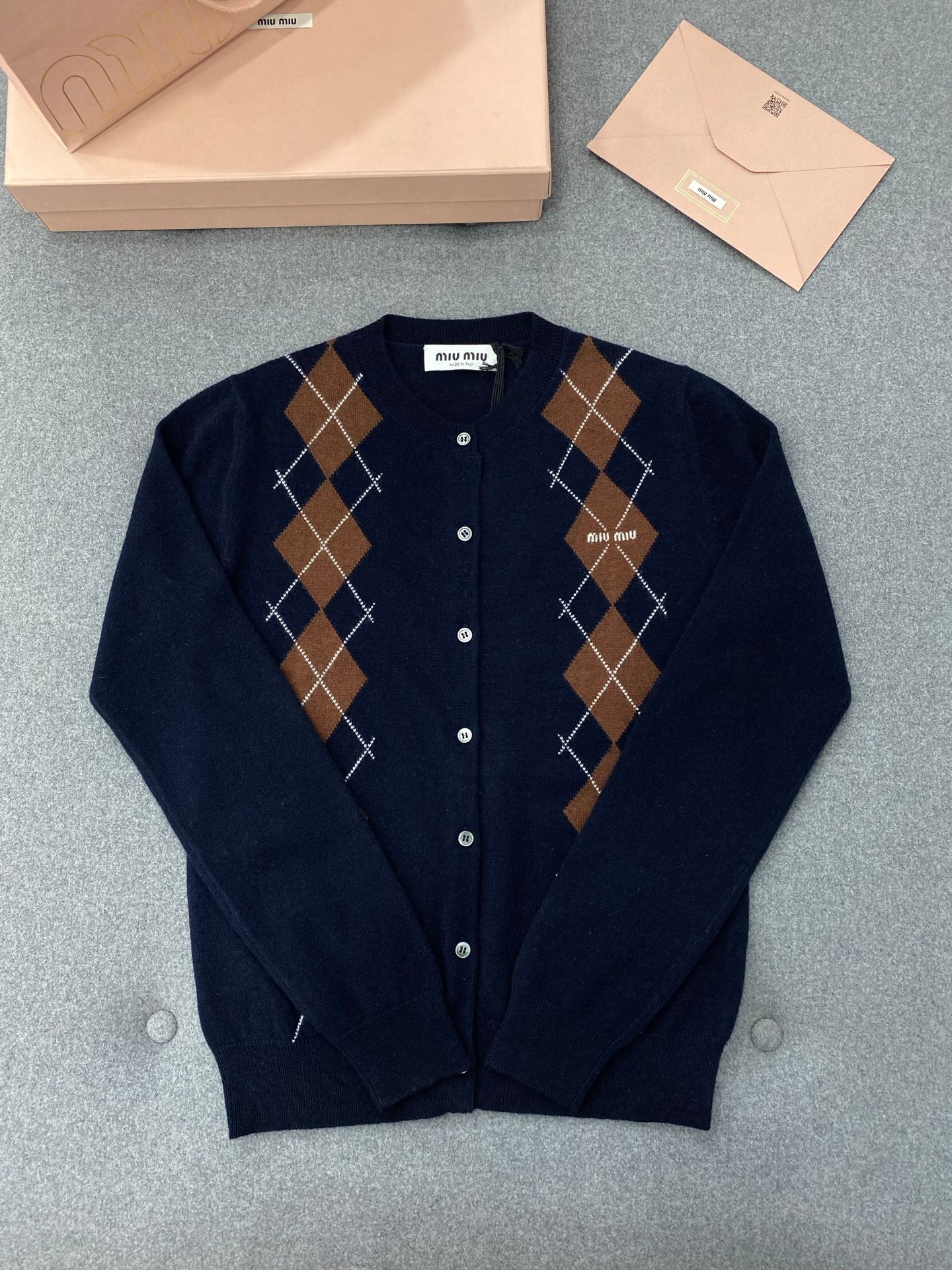 미우미우 아가일 캐시미어 가디건 블루