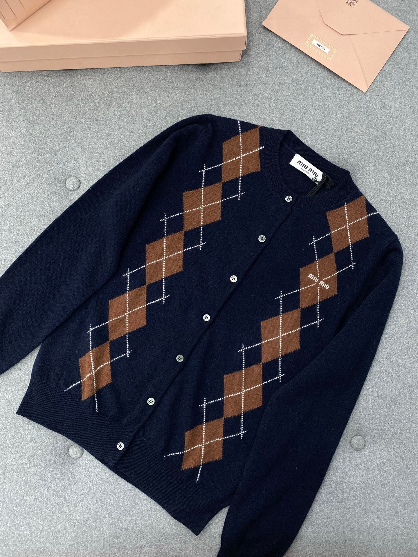 미우미우 아가일 캐시미어 가디건 블루