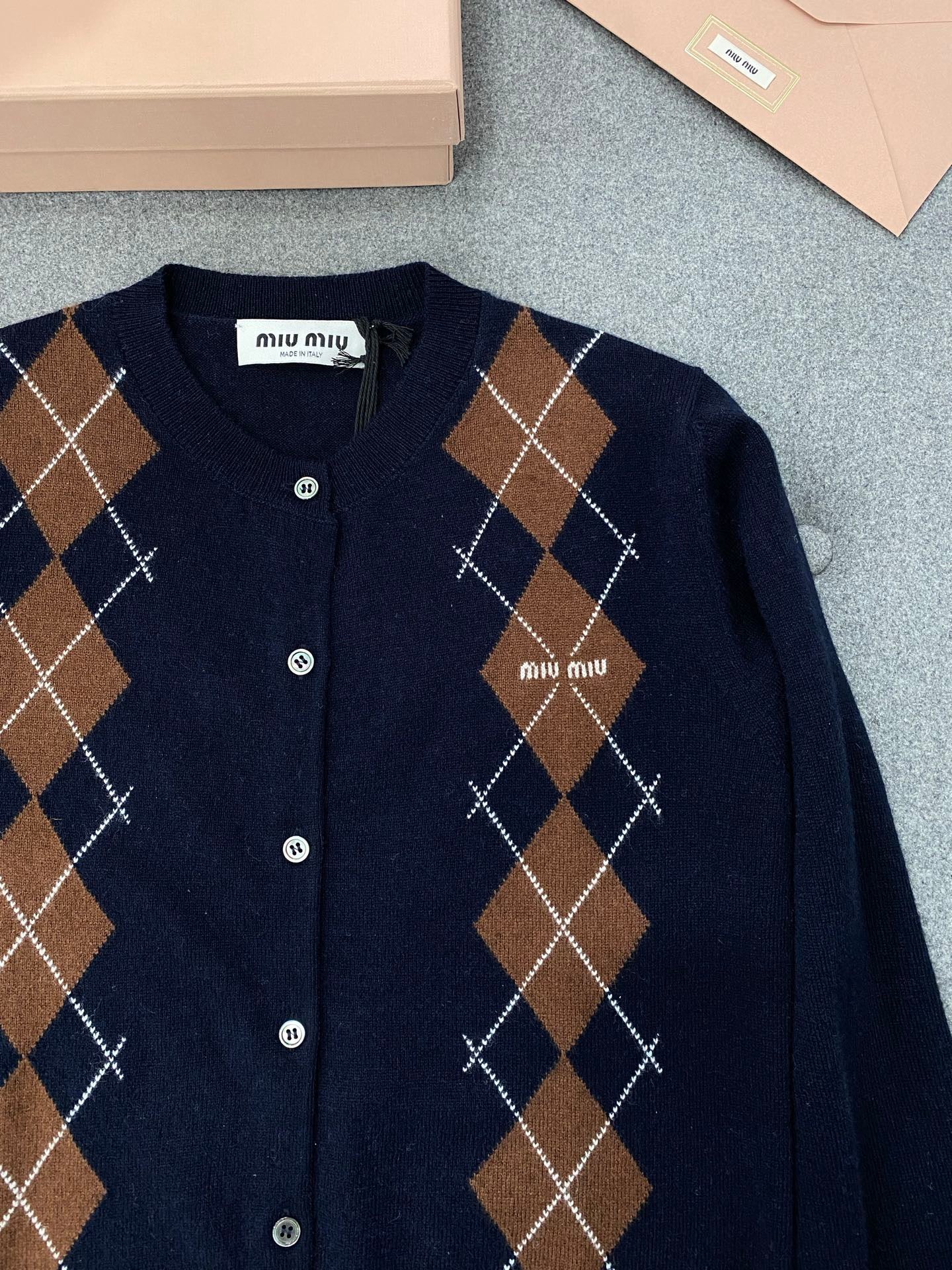 미우미우 아가일 캐시미어 가디건 블루