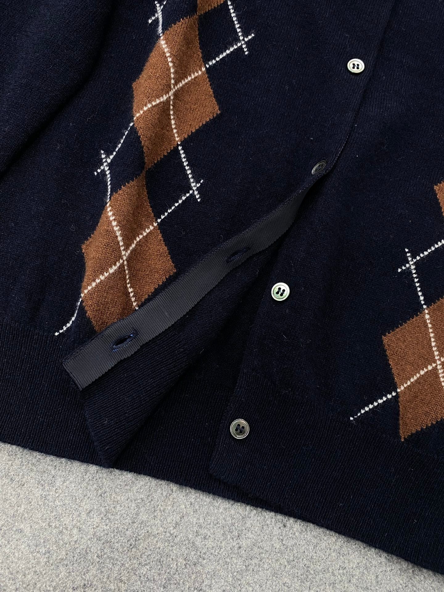 미우미우 아가일 캐시미어 가디건 블루